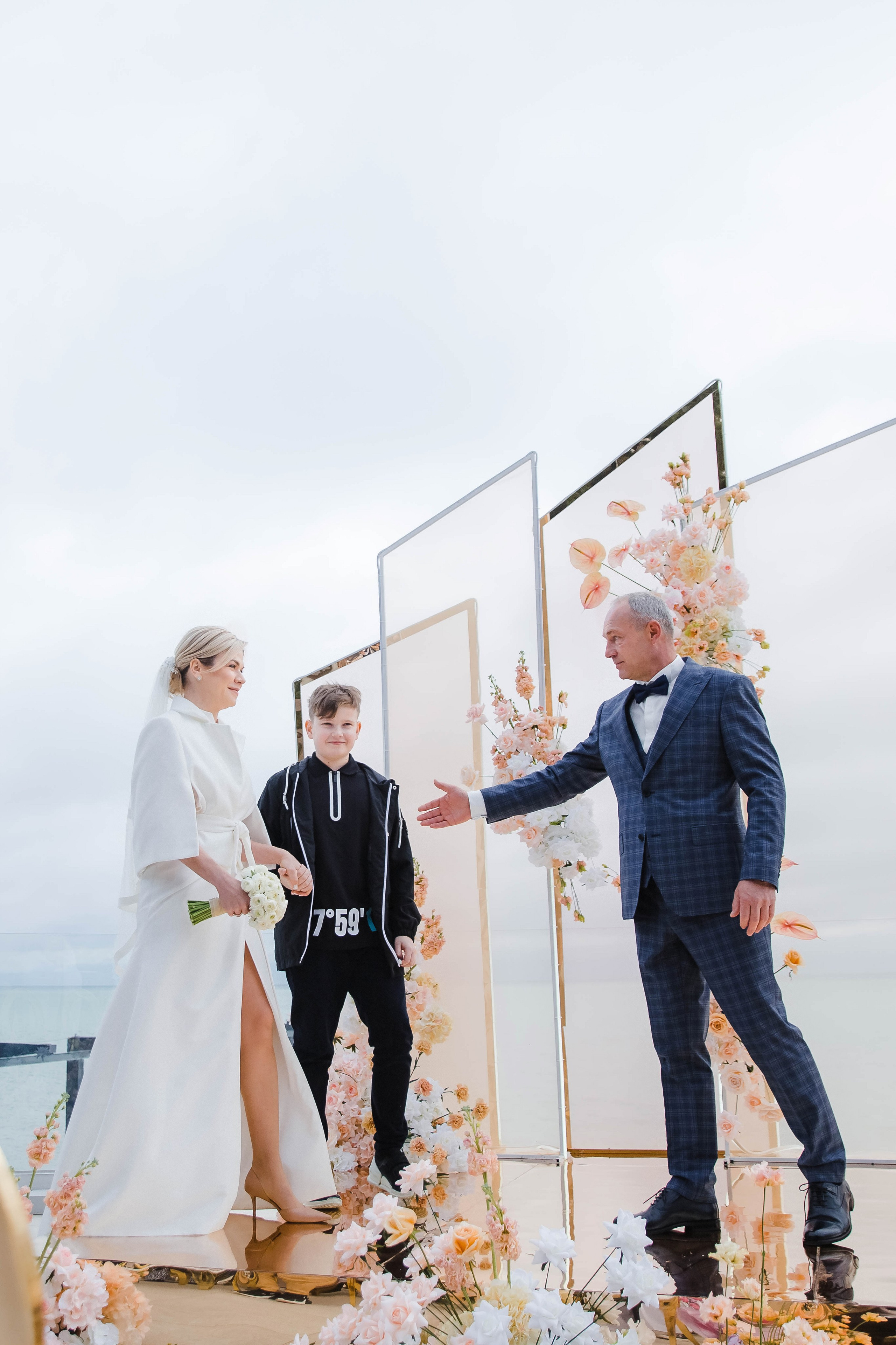 Выездная регистрация в Сочи с видом на море. Свадебный фотограф в Абхазии, Сухум, Гагра, Сочи