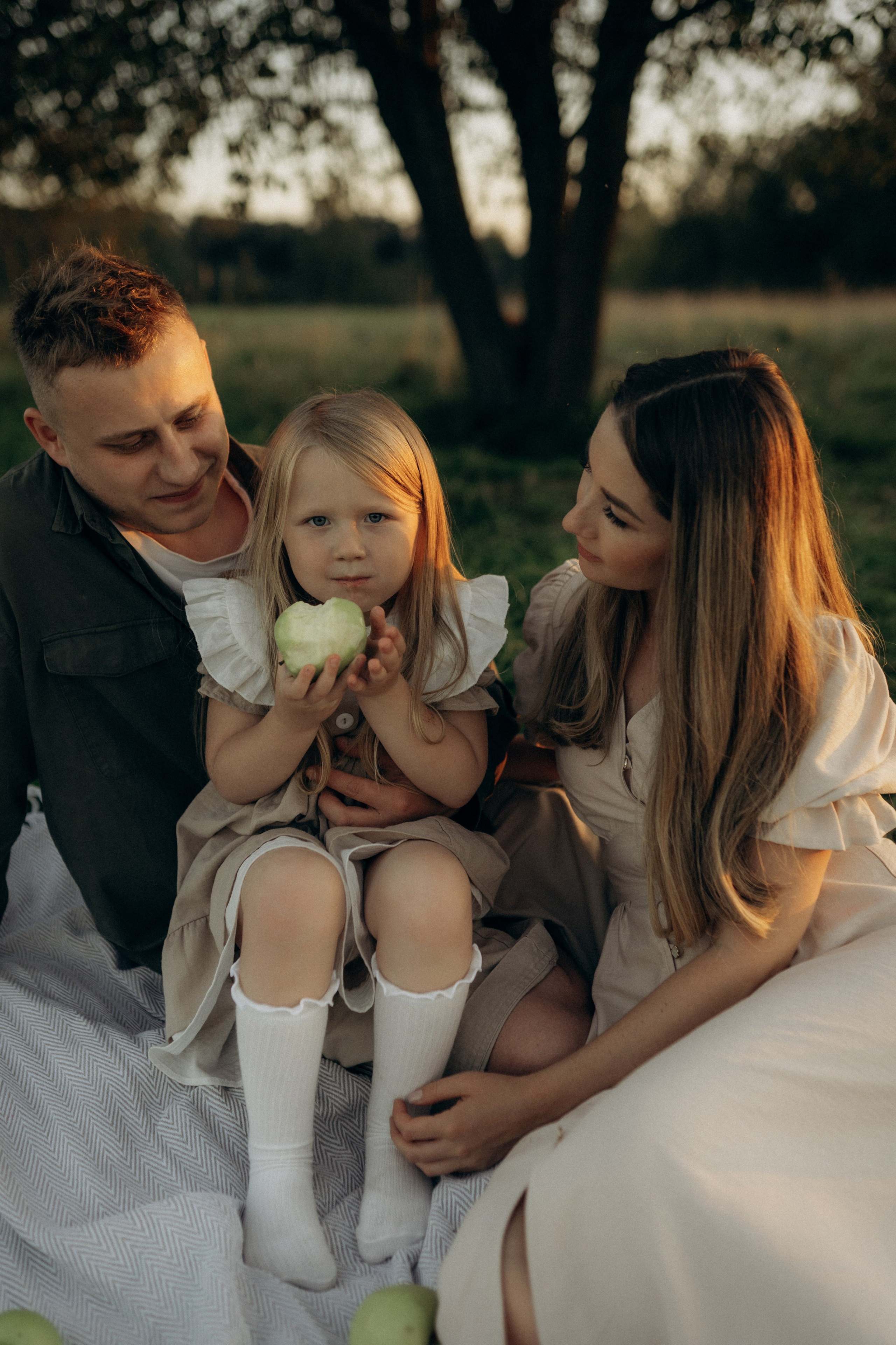 Летний вечер в поле. Семейный lifestyle фотограф в Москве Рената Рафикова