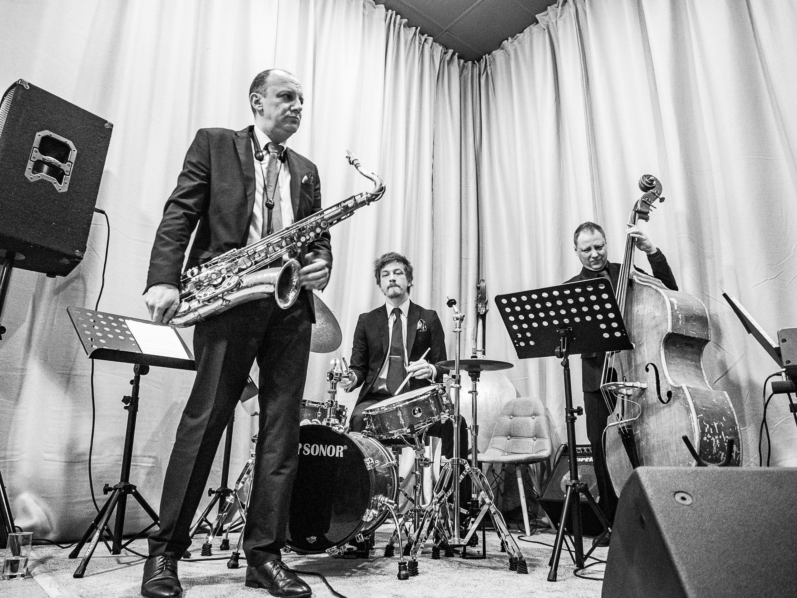 Сергей Ваулин и трио Алексея Подымкина в Новосибирском Доме Джаза. Фотограф Алексей Школдин. Новосибирск