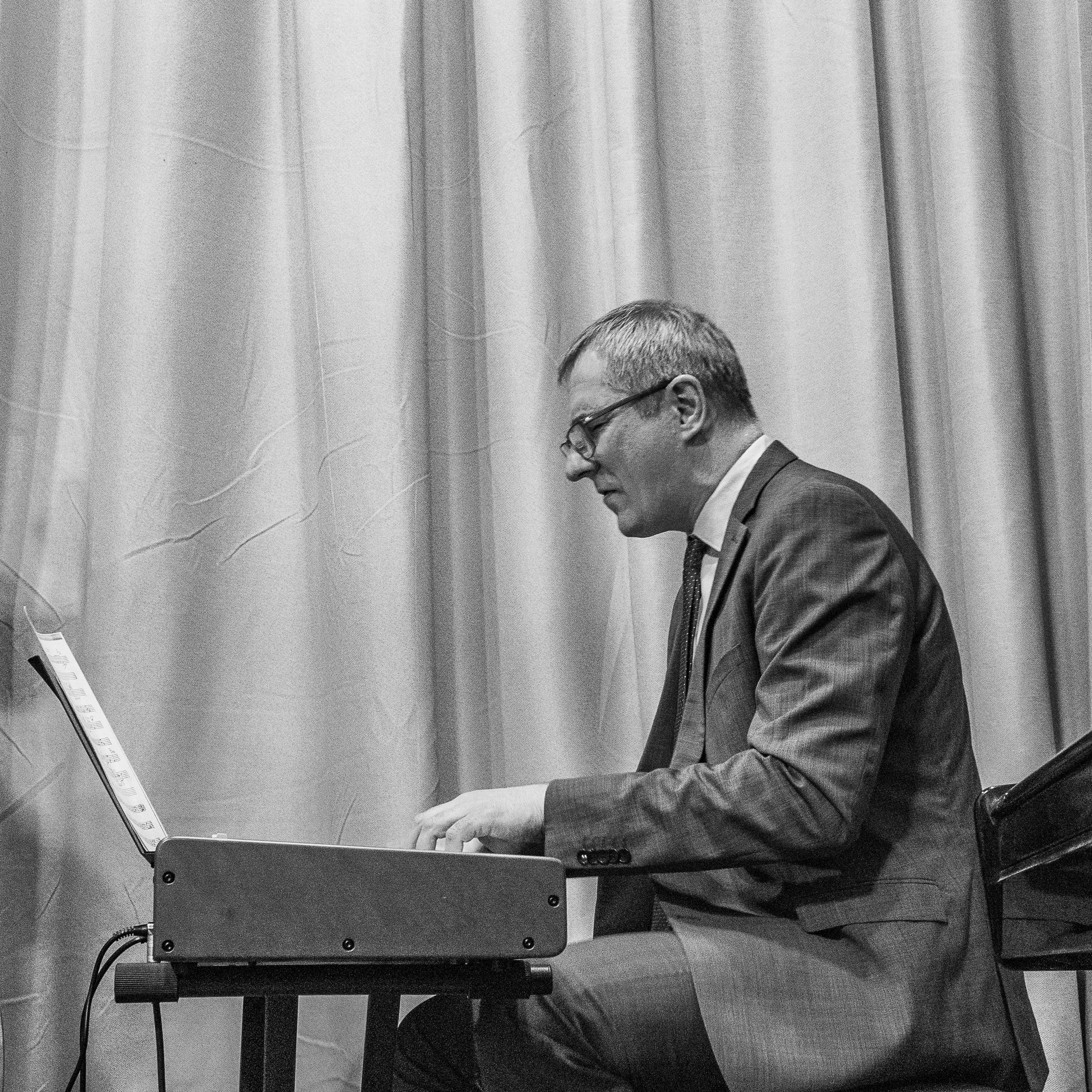 Сергей Ваулин и трио Алексея Подымкина в Новосибирском Доме Джаза. Фотограф Алексей Школдин. Новосибирск