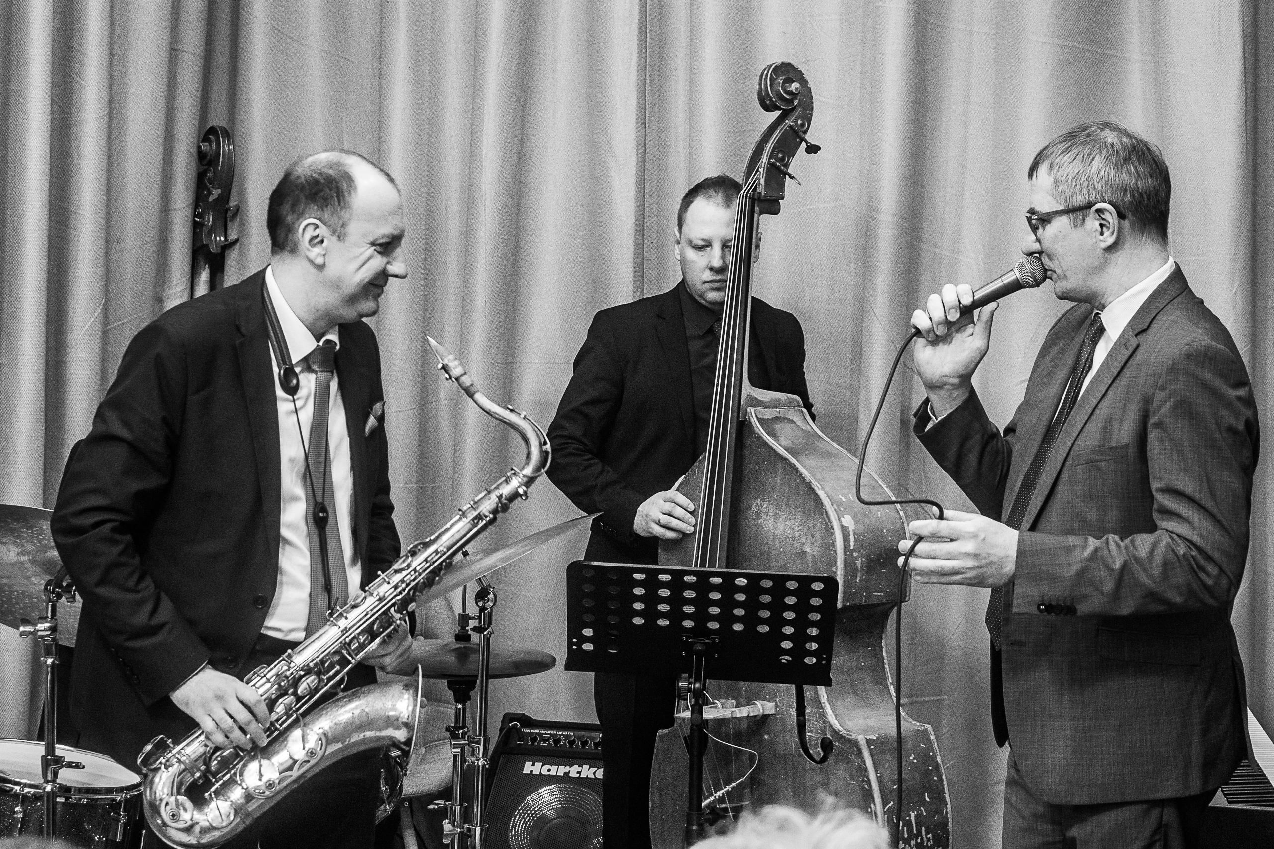 Сергей Ваулин и трио Алексея Подымкина в Новосибирском Доме Джаза. Фотограф Алексей Школдин. Новосибирск