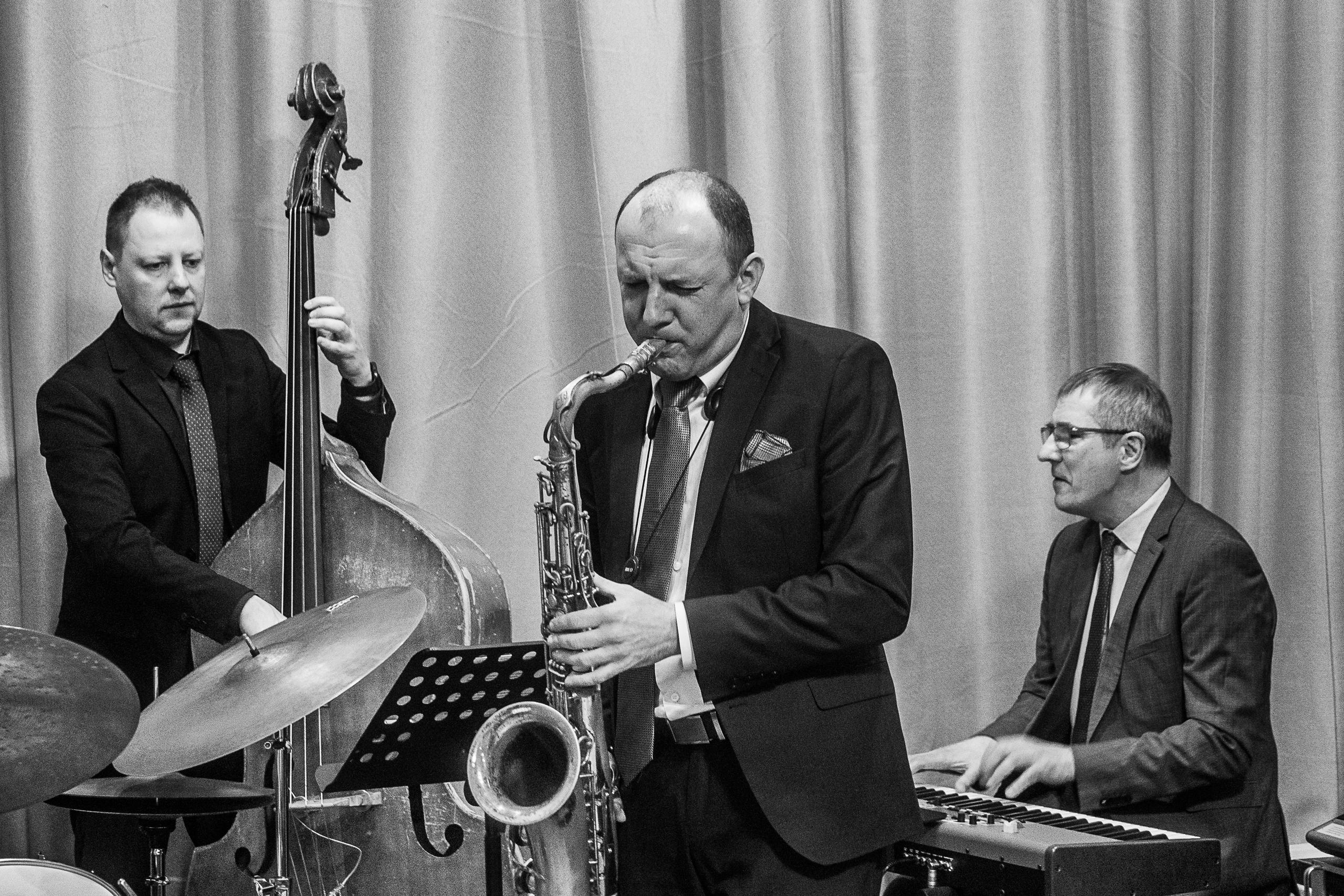 Сергей Ваулин и трио Алексея Подымкина в Новосибирском Доме Джаза. Фотограф Алексей Школдин. Новосибирск