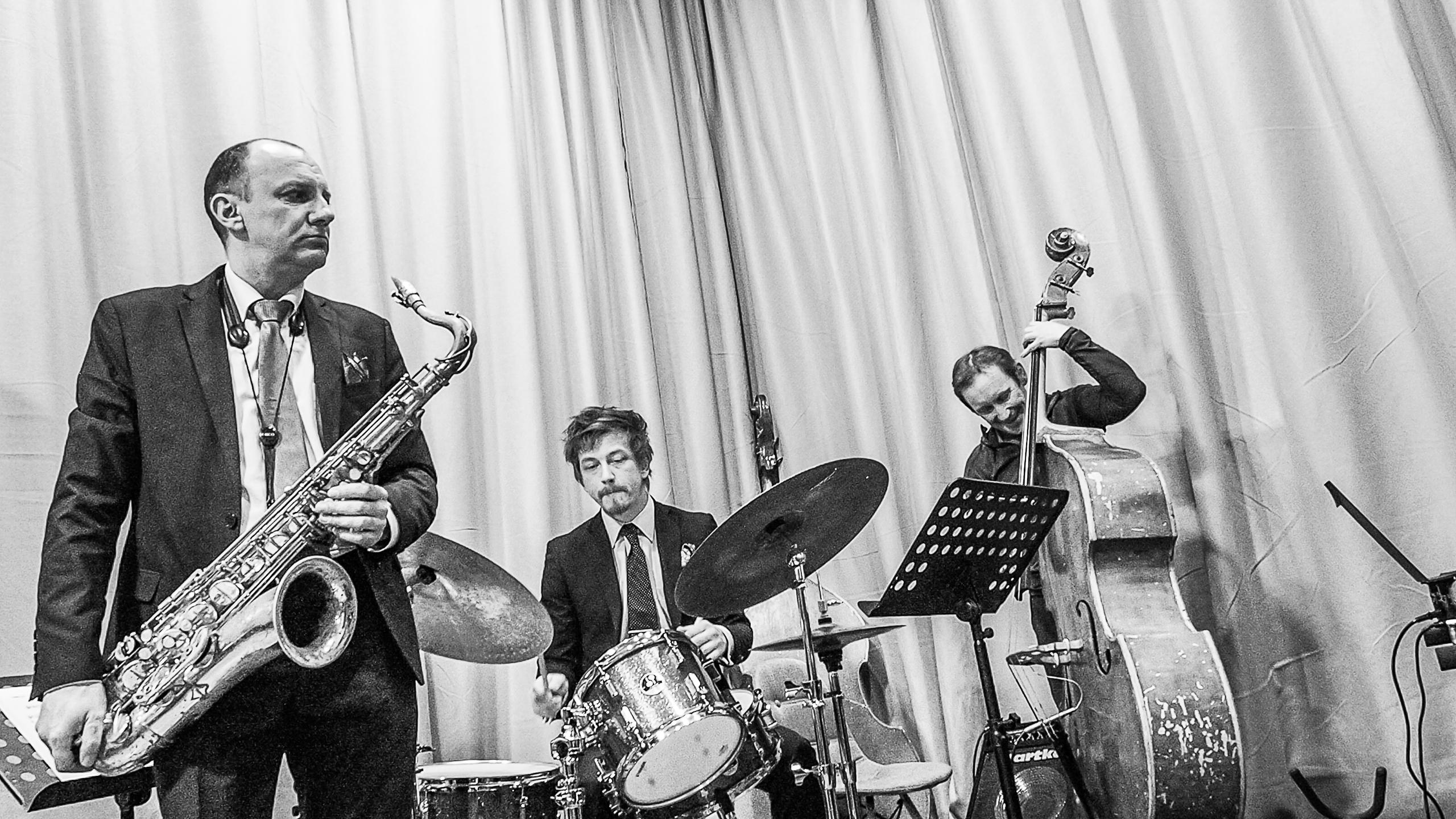 Сергей Ваулин и трио Алексея Подымкина в Новосибирском Доме Джаза. Фотограф Алексей Школдин. Новосибирск