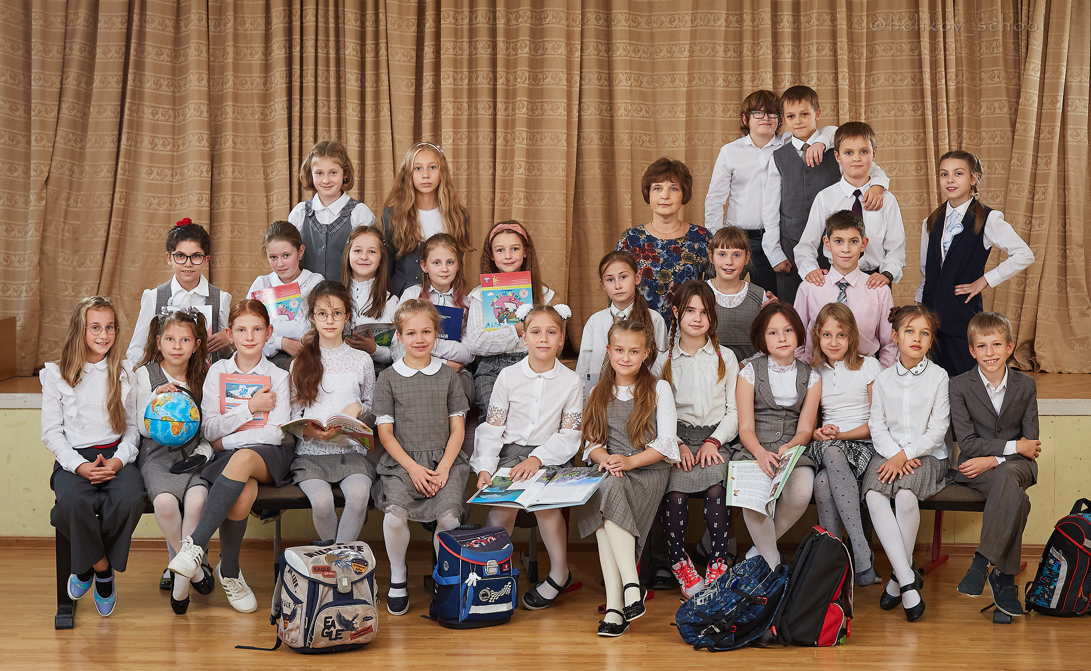 Общая фотография класса. Школьный фотограф Сергей Беликов