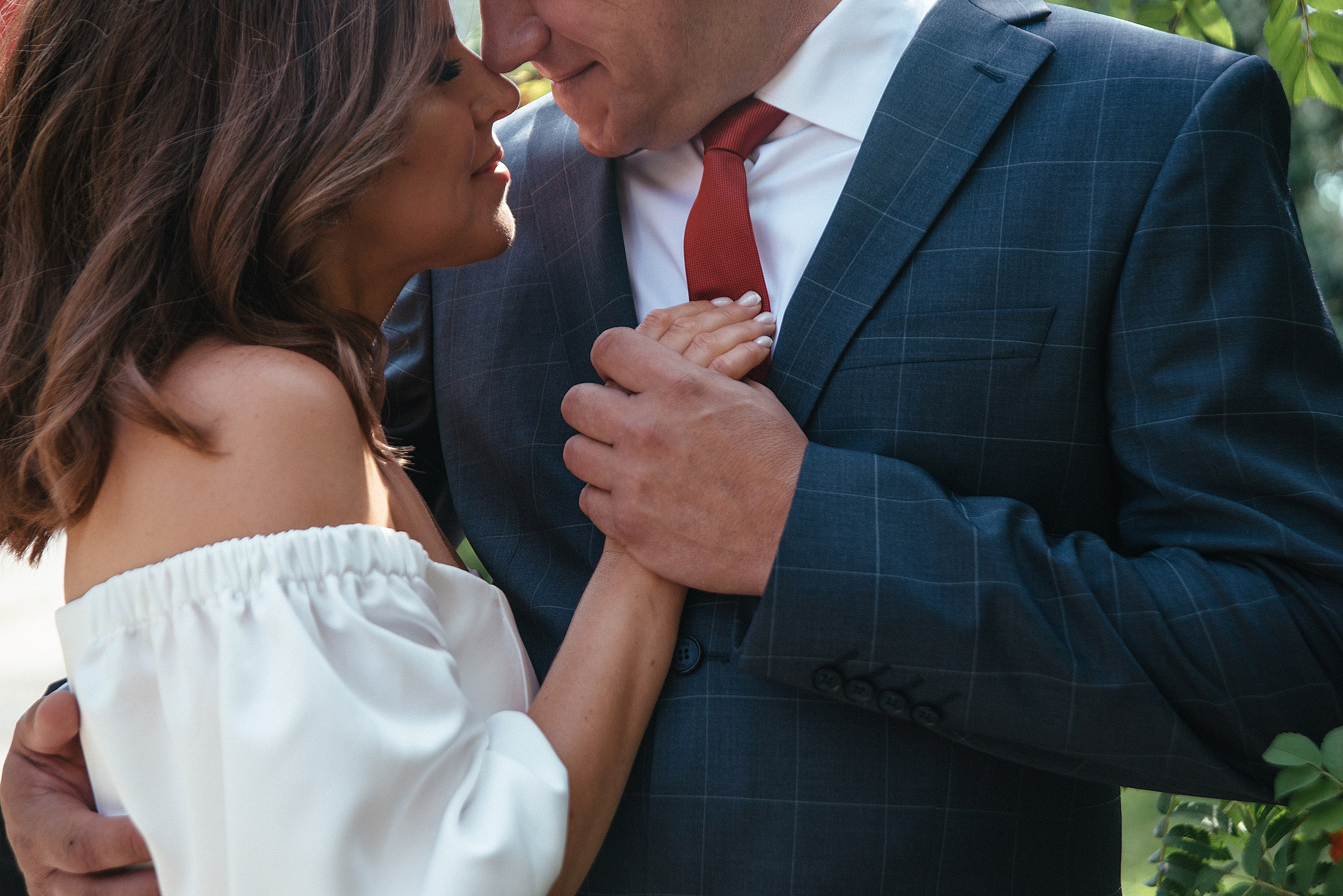 Уличная свадебная фотосессия в Краснообске. Свадебный  Фотограф Дарья Едапина Новосибирск. Фотограф Дарья Едапина Новосибирск