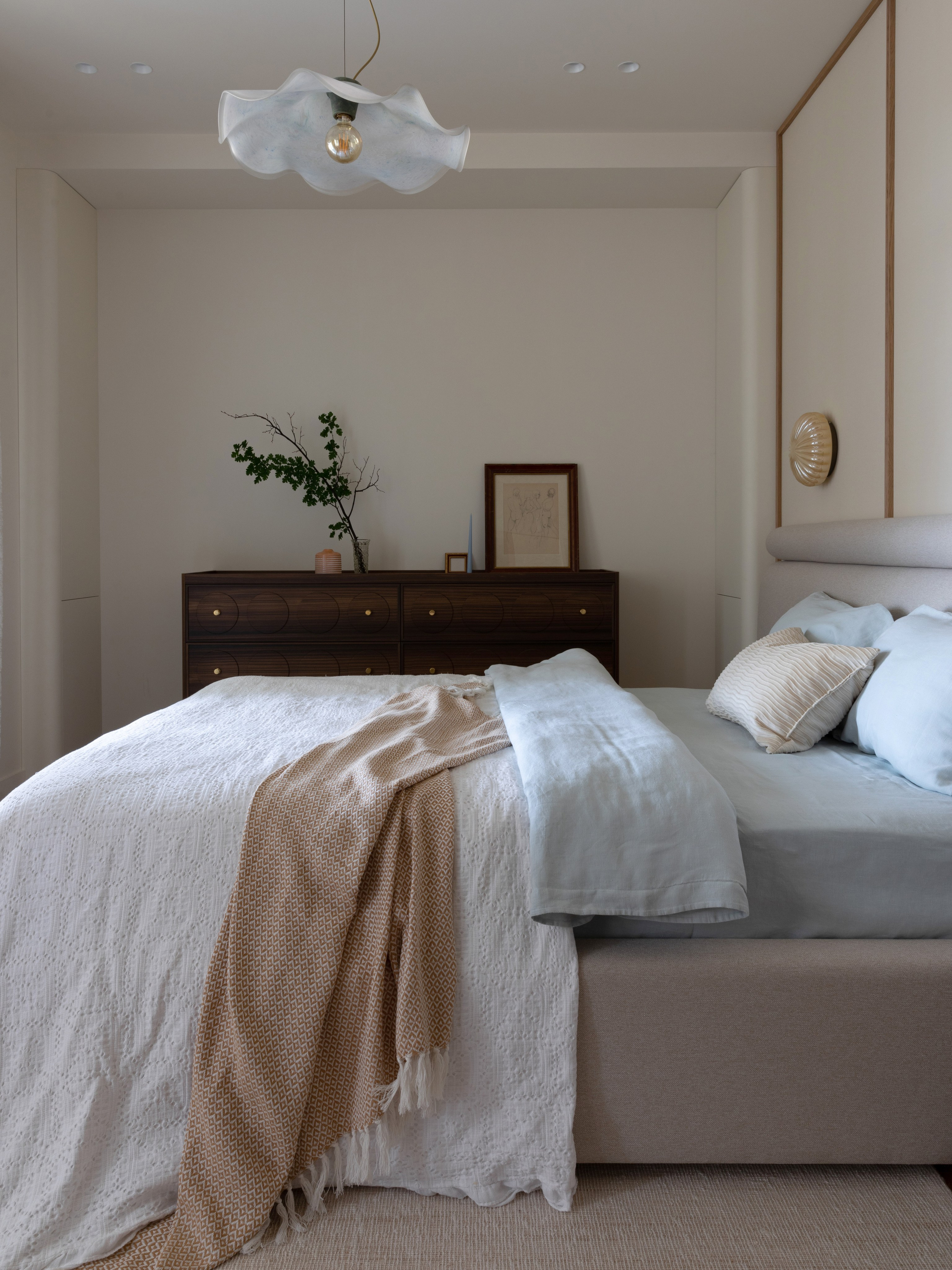 Парадная. «Roots» полный цикл производства мебели и интерьерных решений