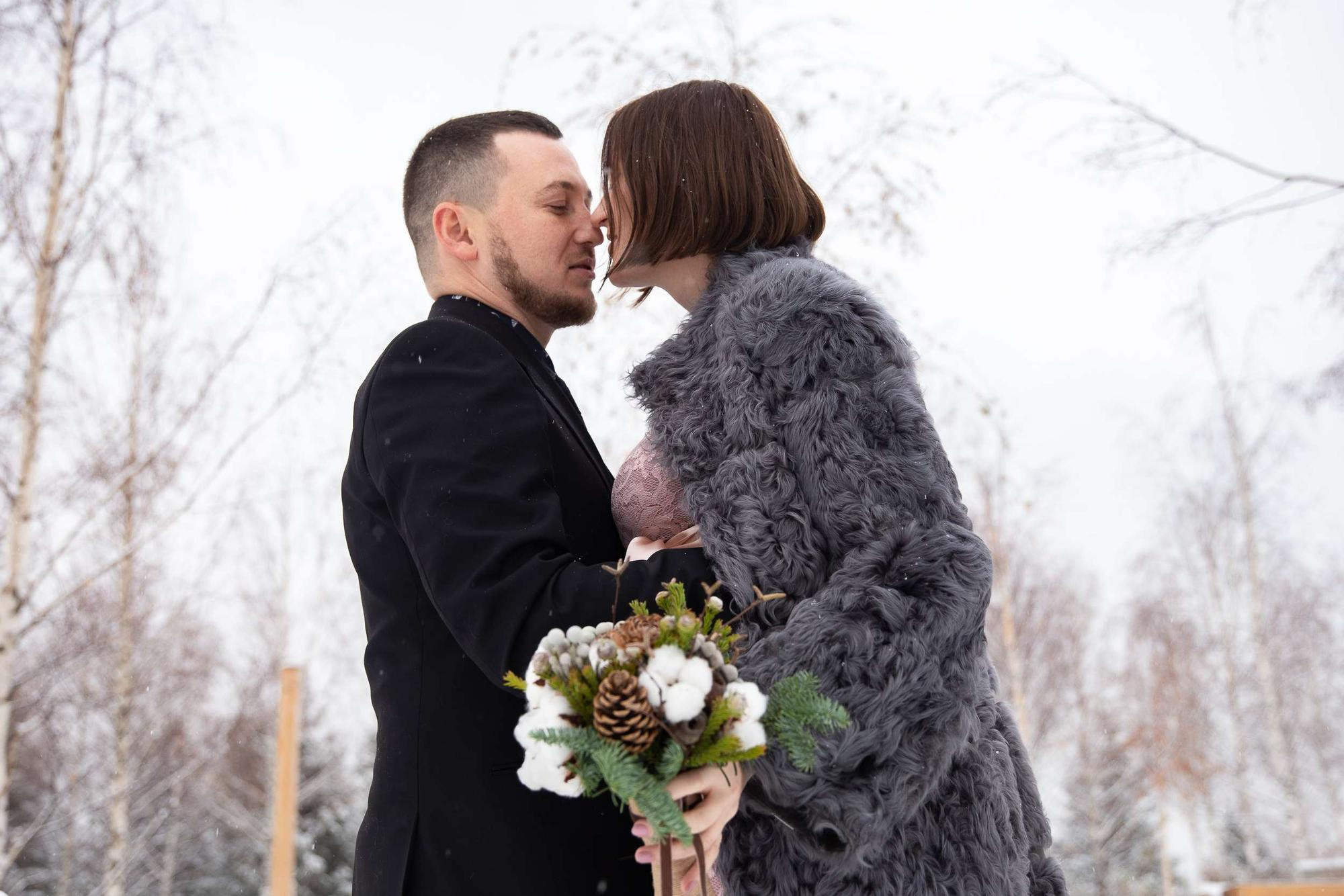 Свадебная фотопрогулка для беременной пары в Москве зимой. Семейный и школьный фотограф в Москве Анна Ткач