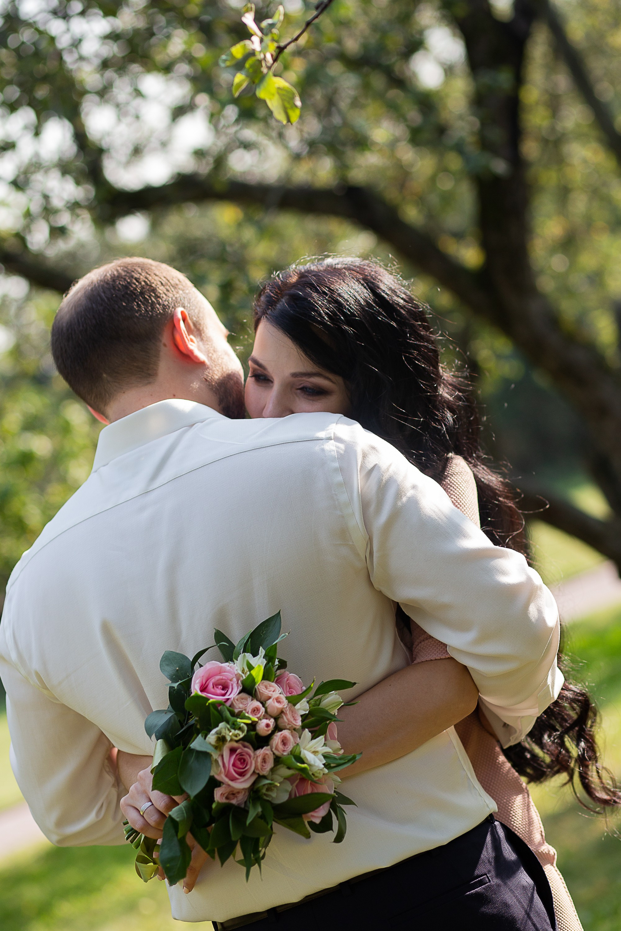 Свадебная прогулка в парке Коломенское в Москве летом. Семейный и школьный фотограф в Москве Анна Ткач