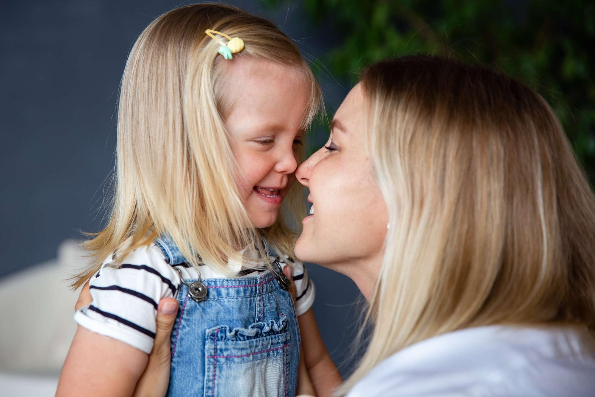 Студийная семейная съемка в ожидании второго малыша. Семейный и школьный фотограф в Москве Анна Ткач