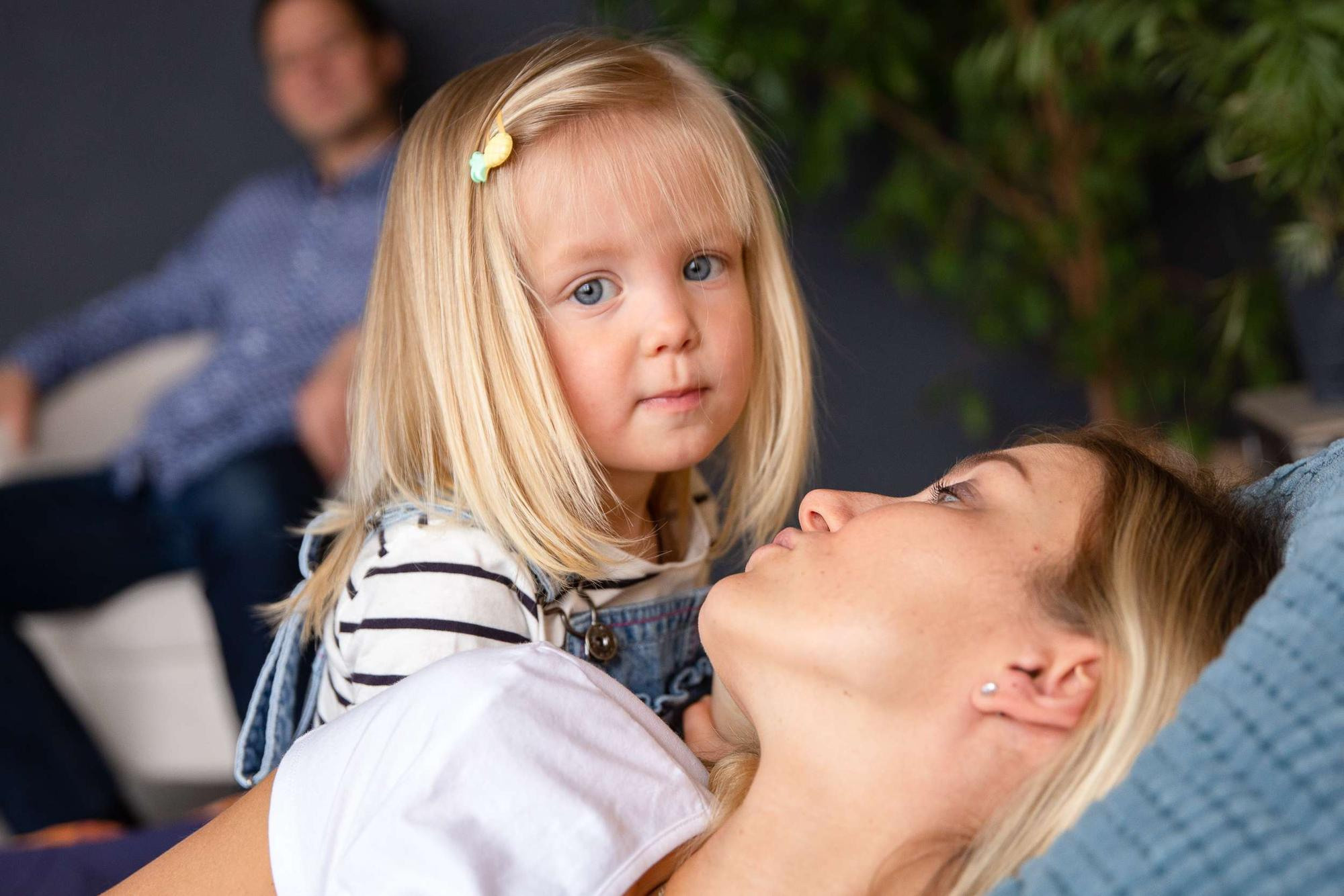 Студийная семейная съемка в ожидании второго малыша. Семейный и школьный фотограф в Москве Анна Ткач