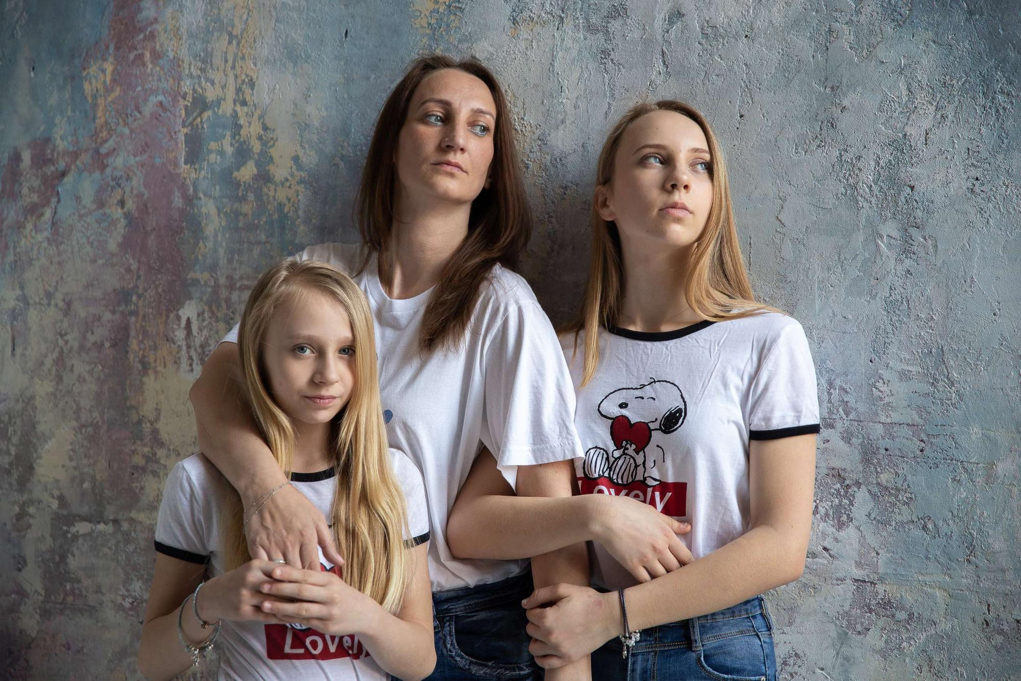 Студийная портретная фотосессия для мам и дочерей. Семейный и школьный фотограф в Москве Анна Ткач