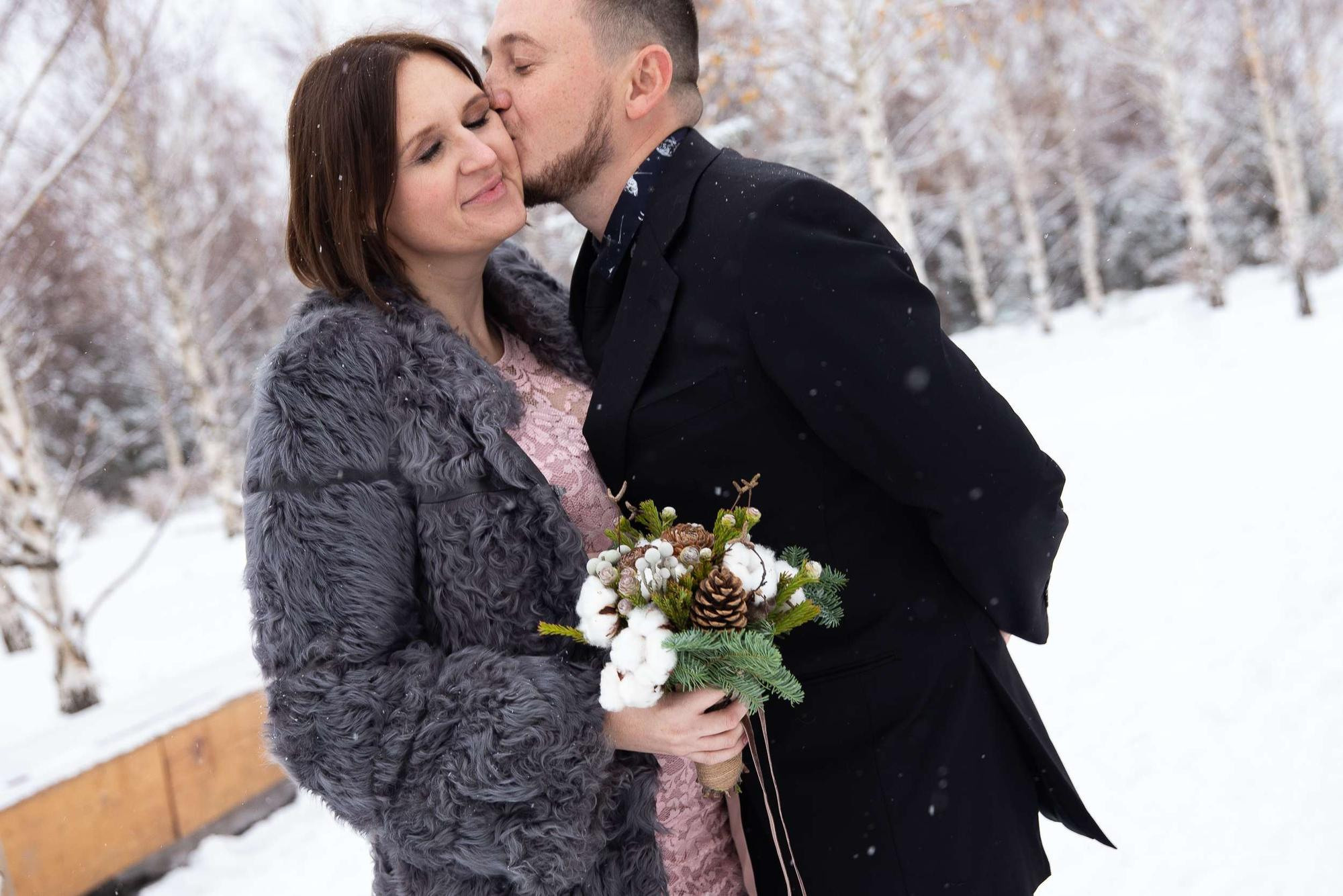Свадебная фотопрогулка для беременной пары в Москве зимой. Семейный и школьный фотограф в Москве Анна Ткач