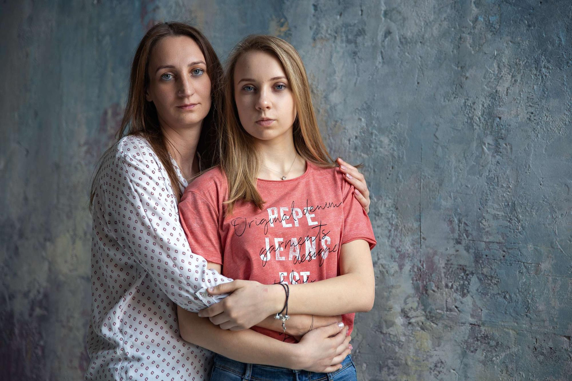 Студийная портретная фотосессия для мам и дочерей. Семейный и школьный фотограф в Москве Анна Ткач