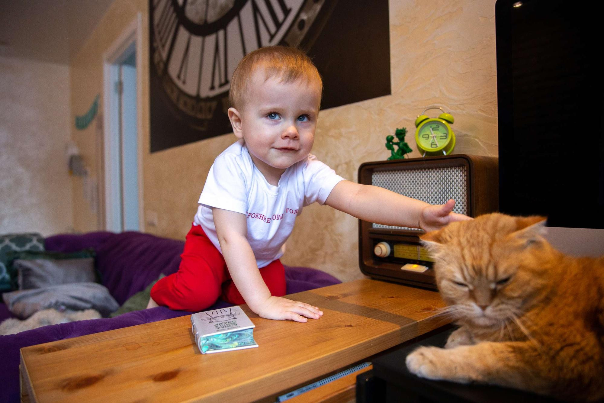 Новогодняя фотосессия в квартире для маленького мальчика и его мамы. Семейный и школьный фотограф в Москве Анна Ткач