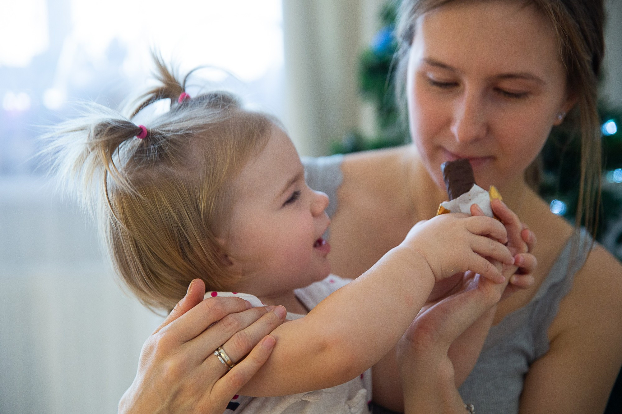 Фотосессия для мамы с дочкой дома и на улице зимой. Семейный и школьный фотограф в Москве Анна Ткач
