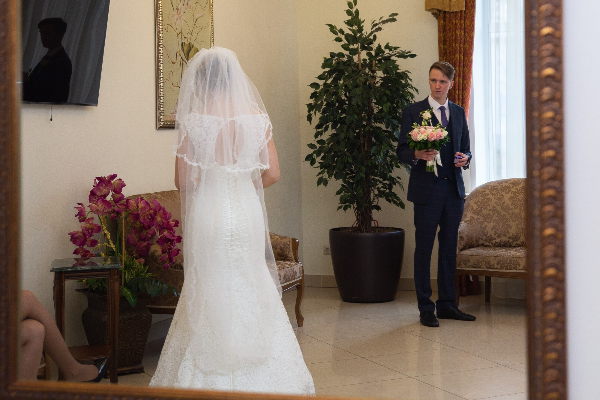 Свадебная прогулка для молодой пары на ВДНХ в Москве осенью. Семейный и школьный фотограф в Москве Анна Ткач