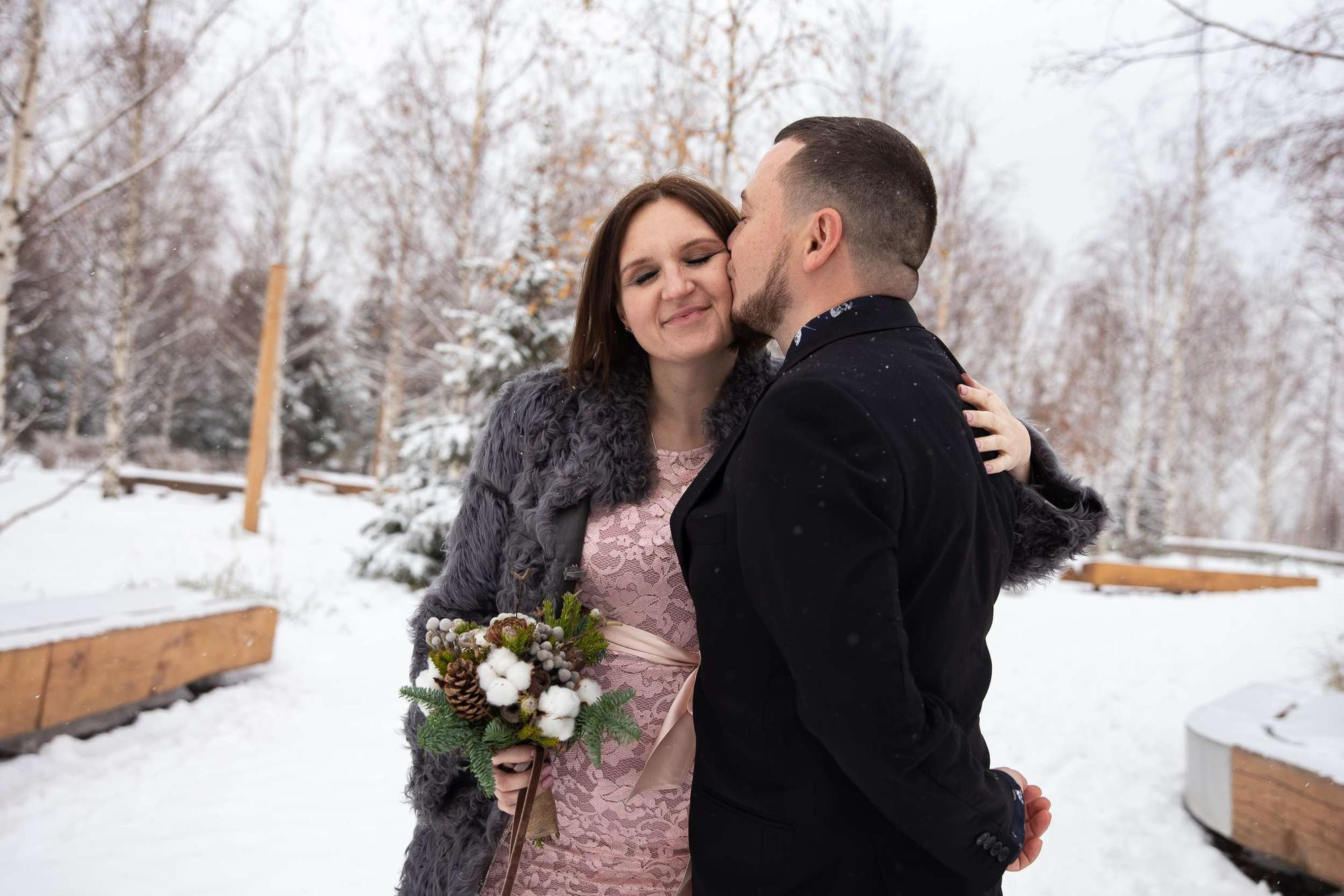 Свадебная фотопрогулка для беременной пары в Москве зимой. Семейный и школьный фотограф в Москве Анна Ткач