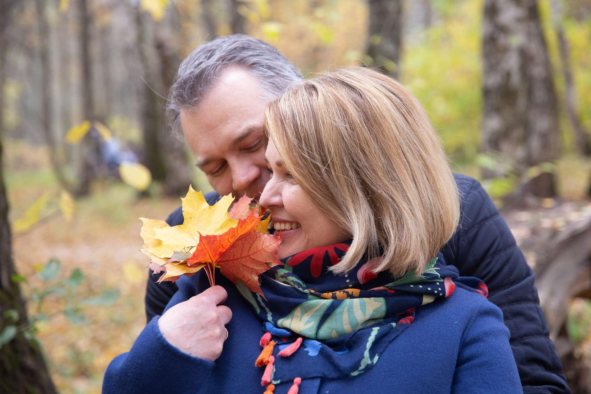 Фотопрогулка для семейной пары по осеннему лесу. Семейный и школьный фотограф в Москве Анна Ткач