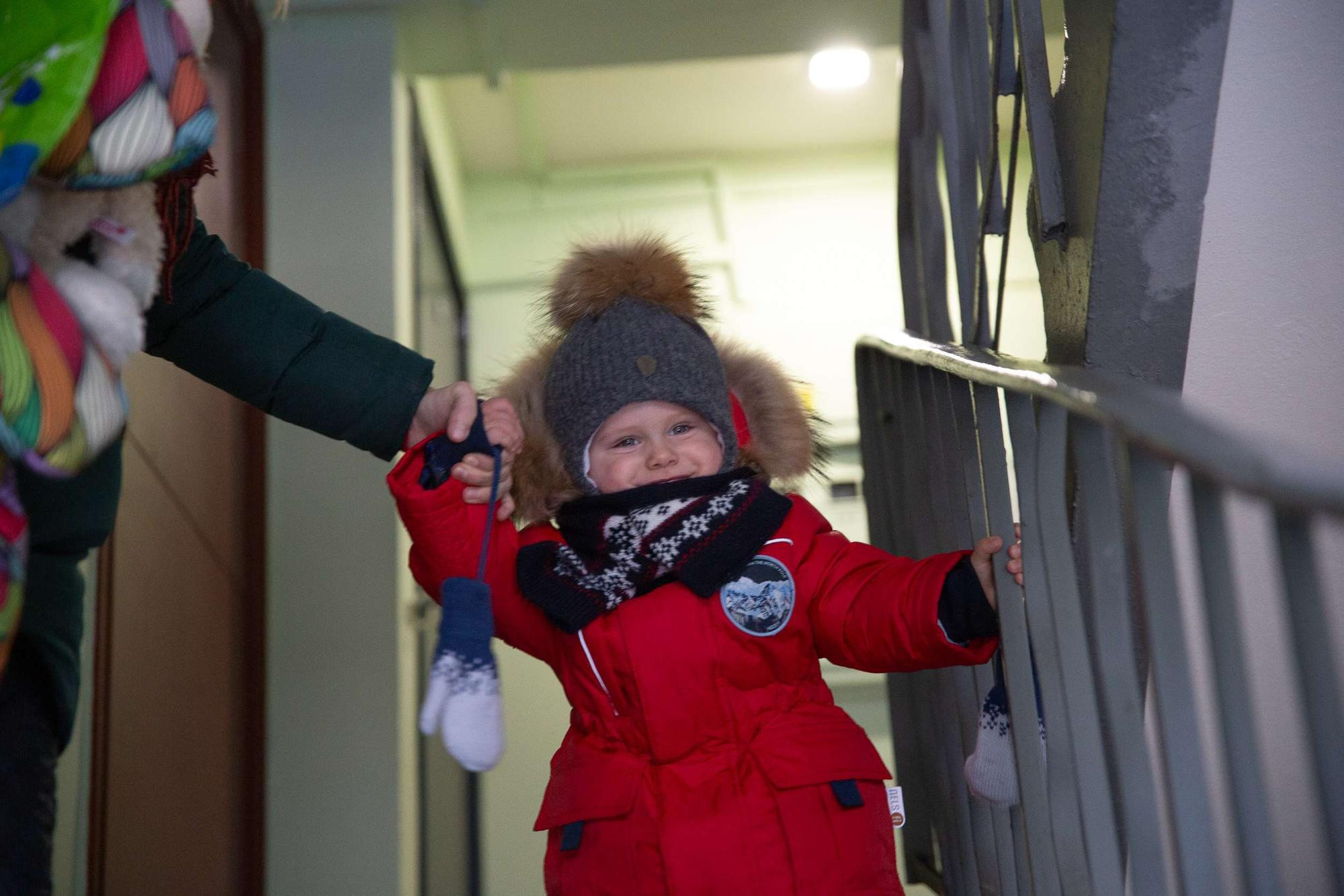 Новогодняя фотосессия в квартире для маленького мальчика и его мамы. Семейный и школьный фотограф в Москве Анна Ткач