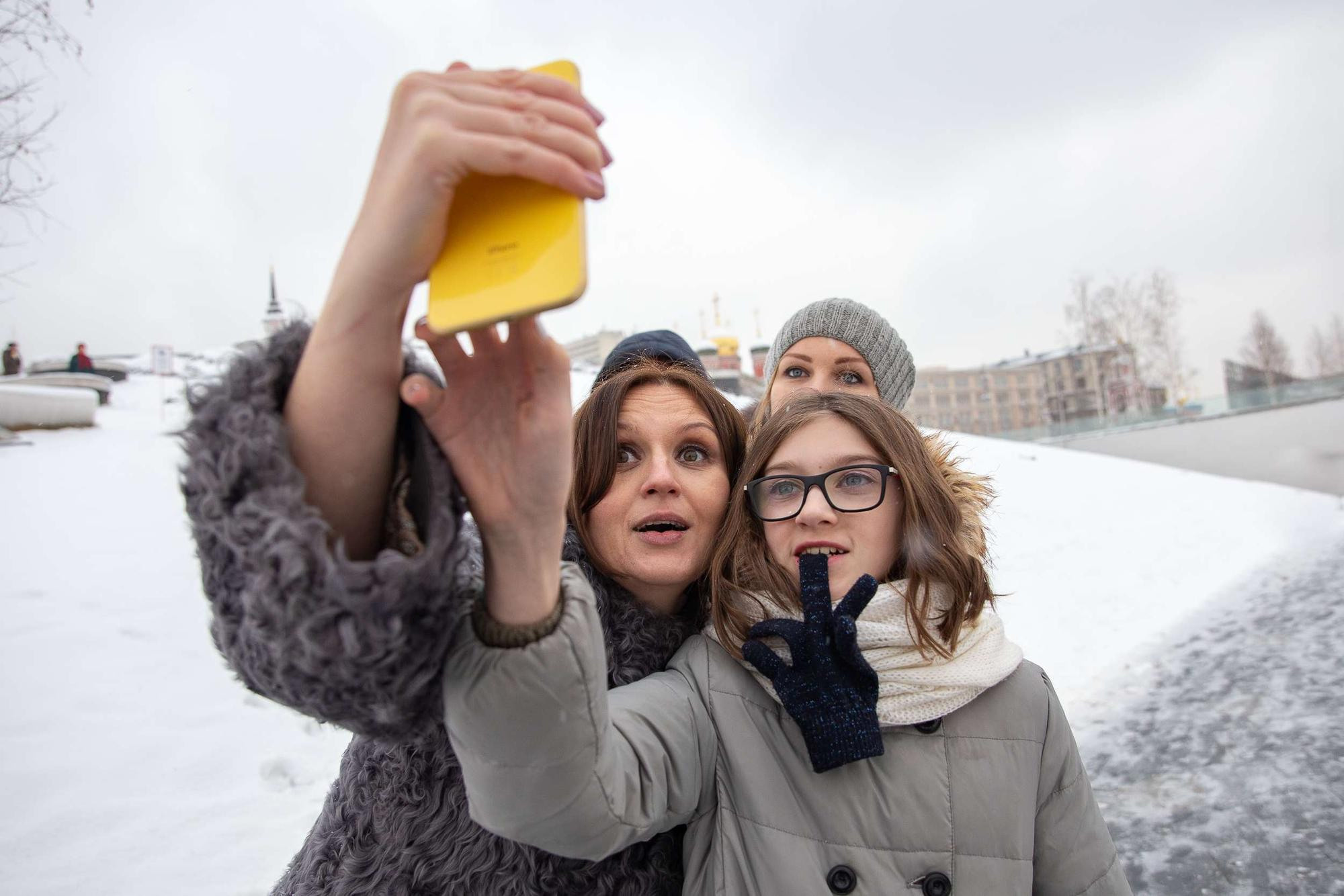 Свадебная фотопрогулка для беременной пары в Москве зимой. Семейный и школьный фотограф в Москве Анна Ткач