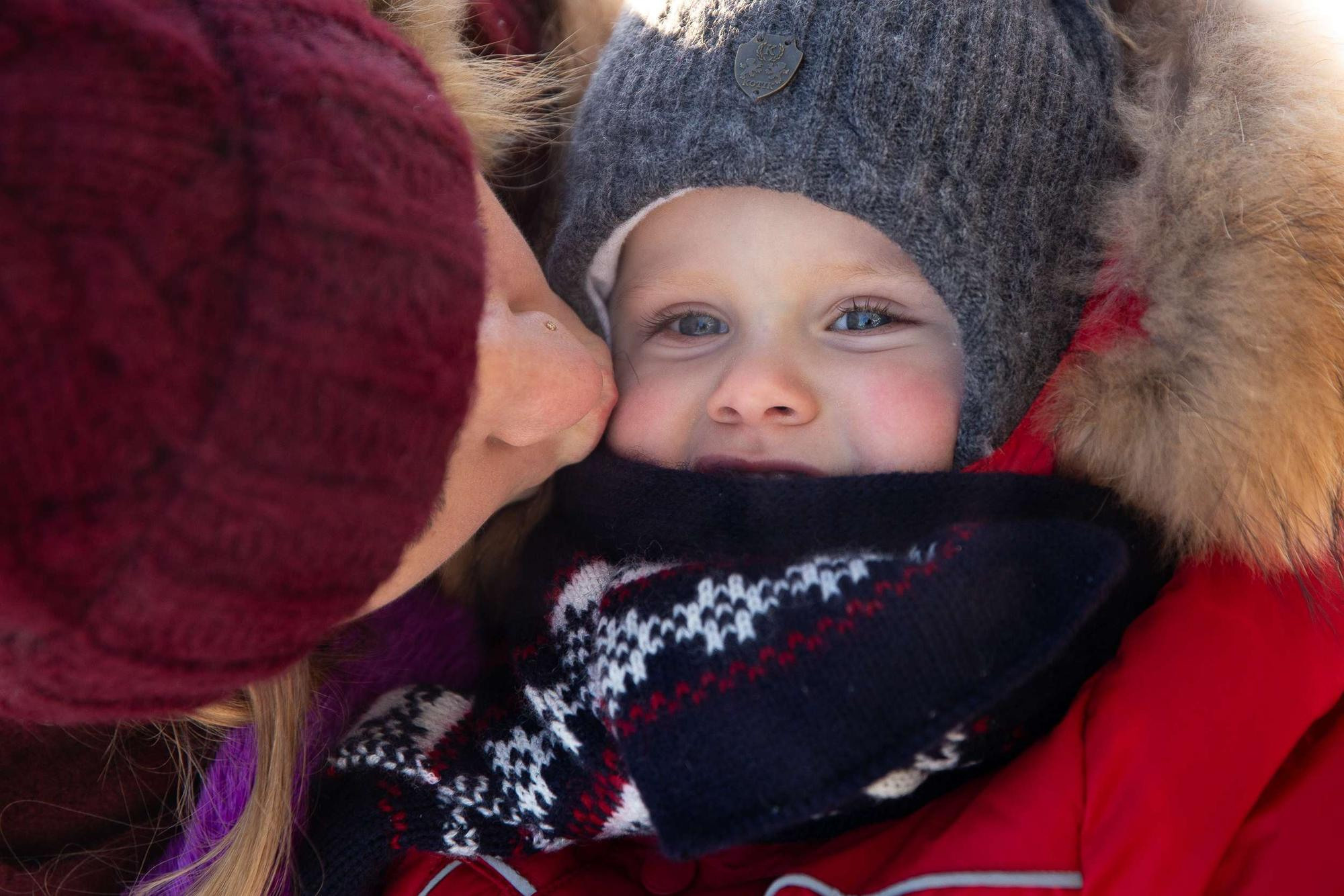 Новогодняя фотосессия в квартире для маленького мальчика и его мамы. Семейный и школьный фотограф в Москве Анна Ткач