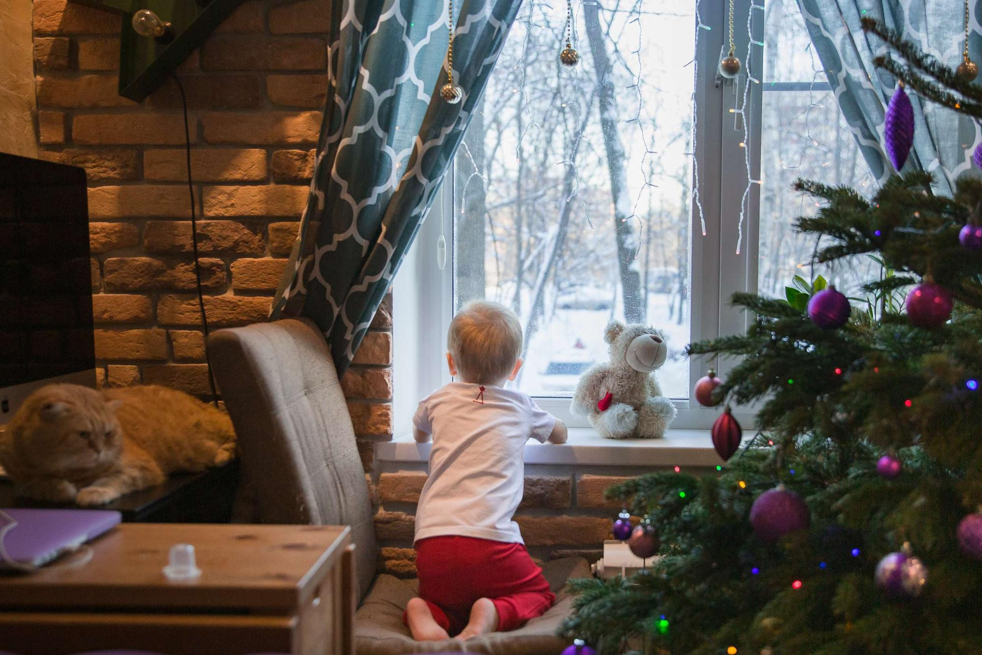 Новогодняя фотосессия в квартире для маленького мальчика и его мамы. Семейный и школьный фотограф в Москве Анна Ткач