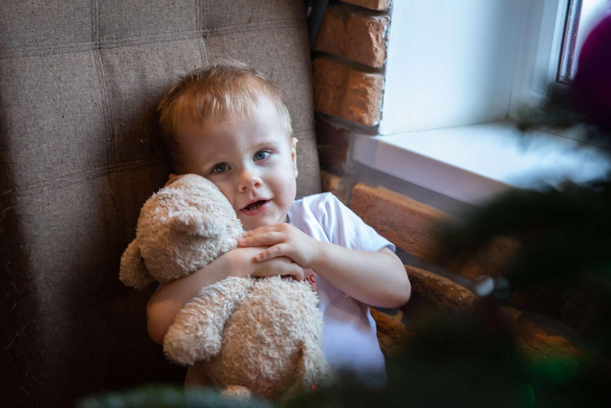 Новогодняя фотосессия в квартире для маленького мальчика и его мамы. Семейный и школьный фотограф в Москве Анна Ткач