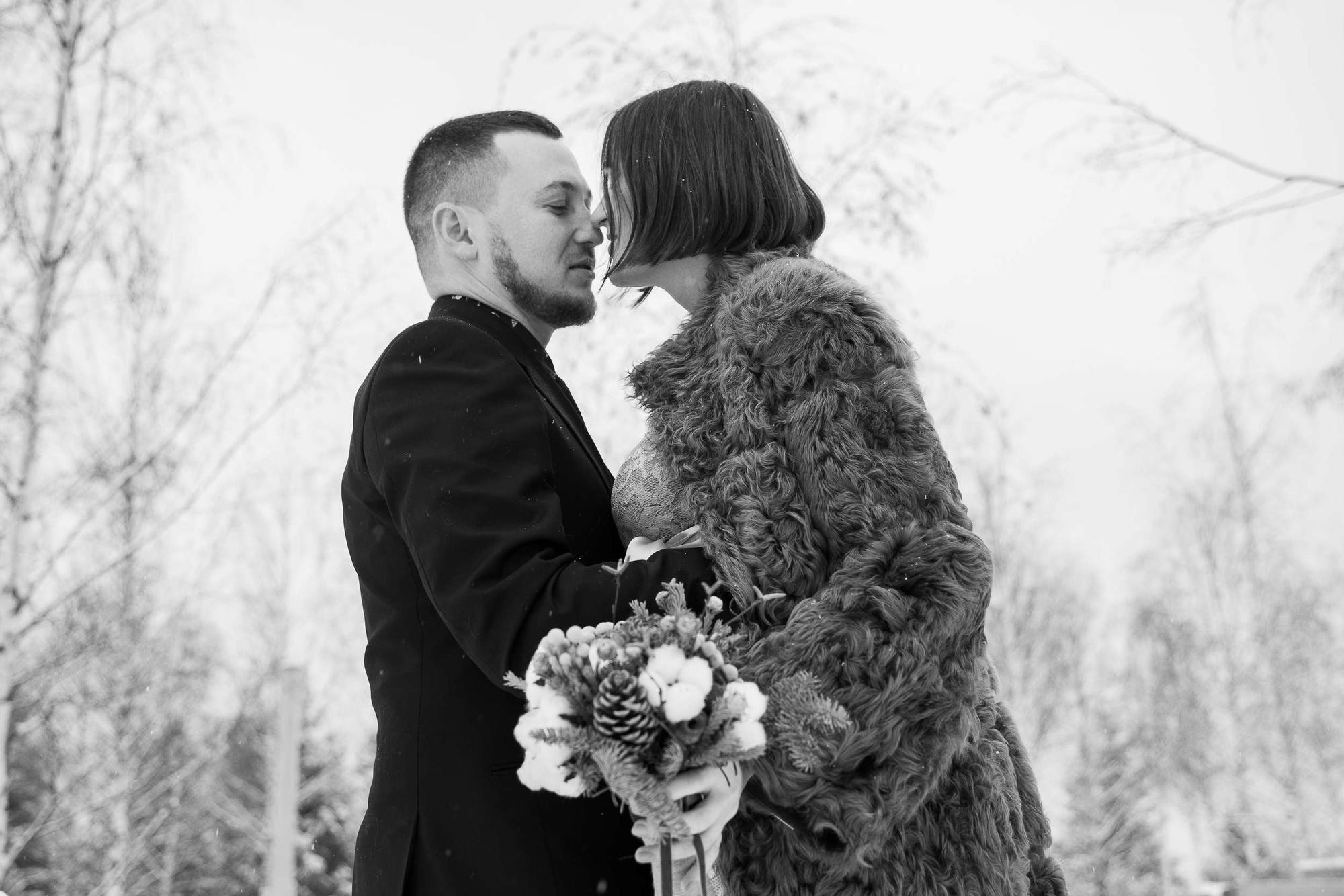 Свадебная фотопрогулка для беременной пары в Москве зимой. Семейный и школьный фотограф в Москве Анна Ткач