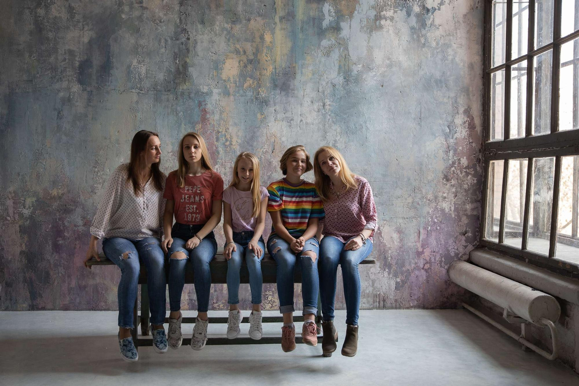 Студийная портретная фотосессия для мам и дочерей. Семейный и школьный фотограф в Москве Анна Ткач