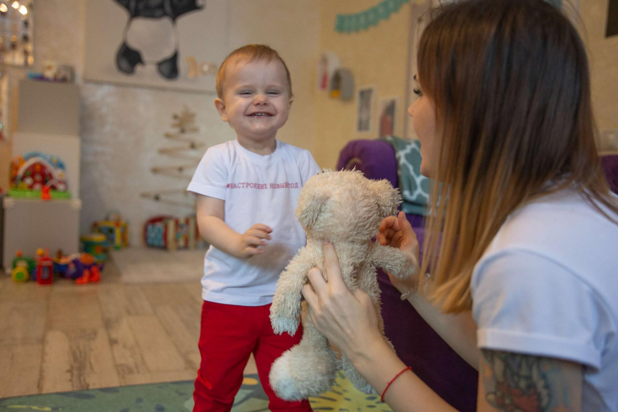 Новогодняя фотосессия в квартире для маленького мальчика и его мамы. Семейный и школьный фотограф в Москве Анна Ткач