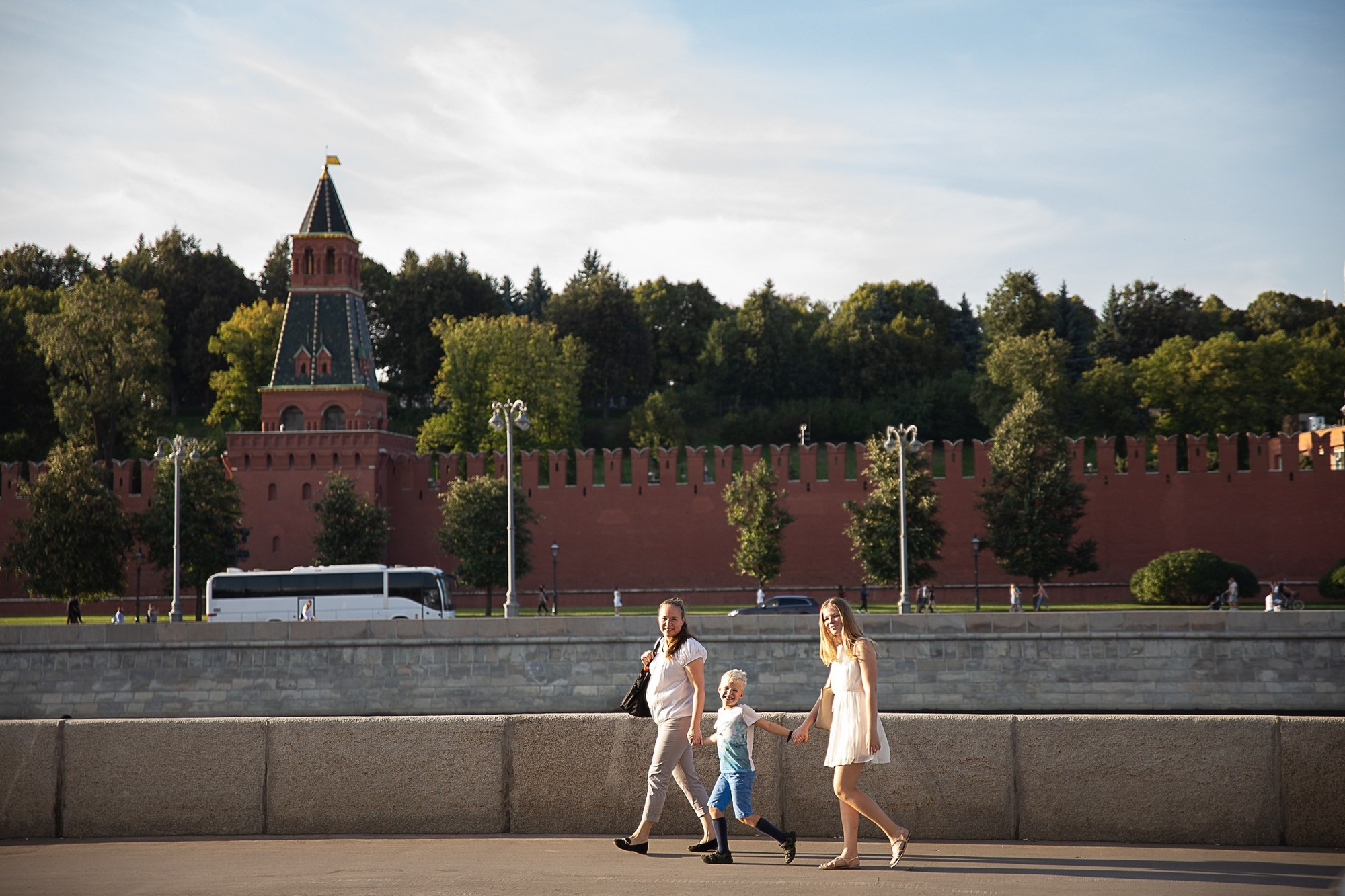 Семейная фотопрогулка по центру Москвы летом. Семейный и школьный фотограф в Москве Анна Ткач