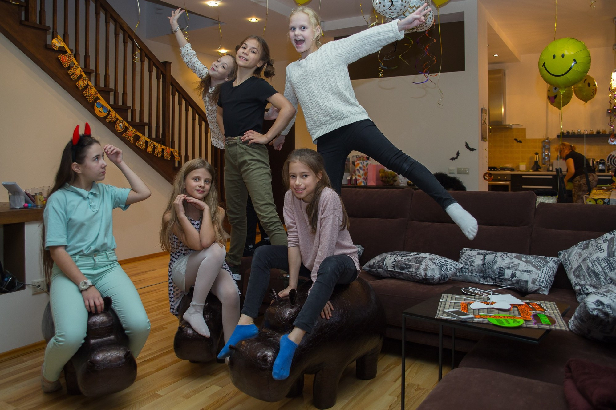 Домашняя репортажная съемка детского дня рождения в стиле Хэллоуин. Семейный и школьный фотограф в Москве Анна Ткач