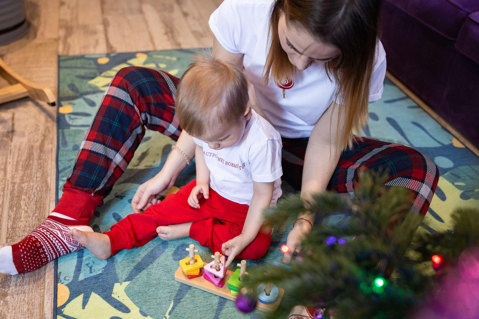 Новогодняя фотосессия в квартире для маленького мальчика и его мамы. Семейный и школьный фотограф в Москве Анна Ткач