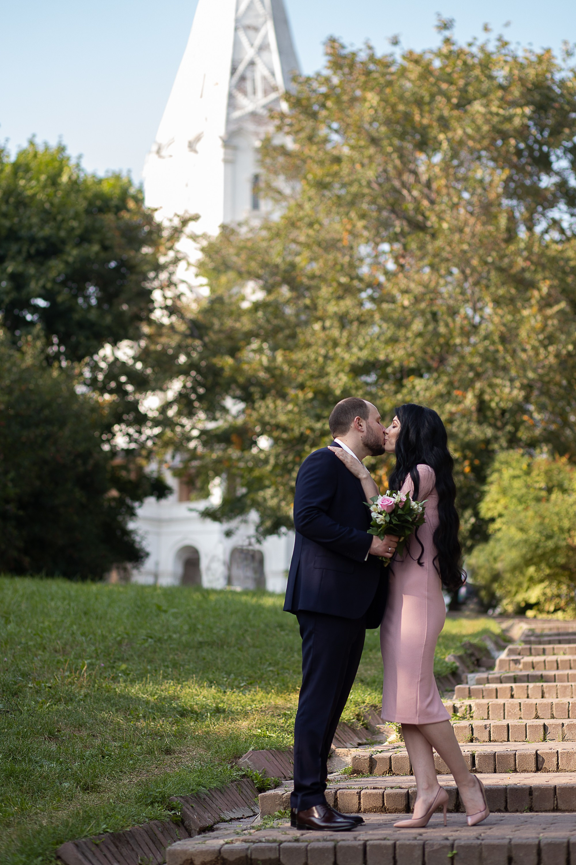 Свадебная прогулка в парке Коломенское в Москве летом. Семейный и школьный фотограф в Москве Анна Ткач