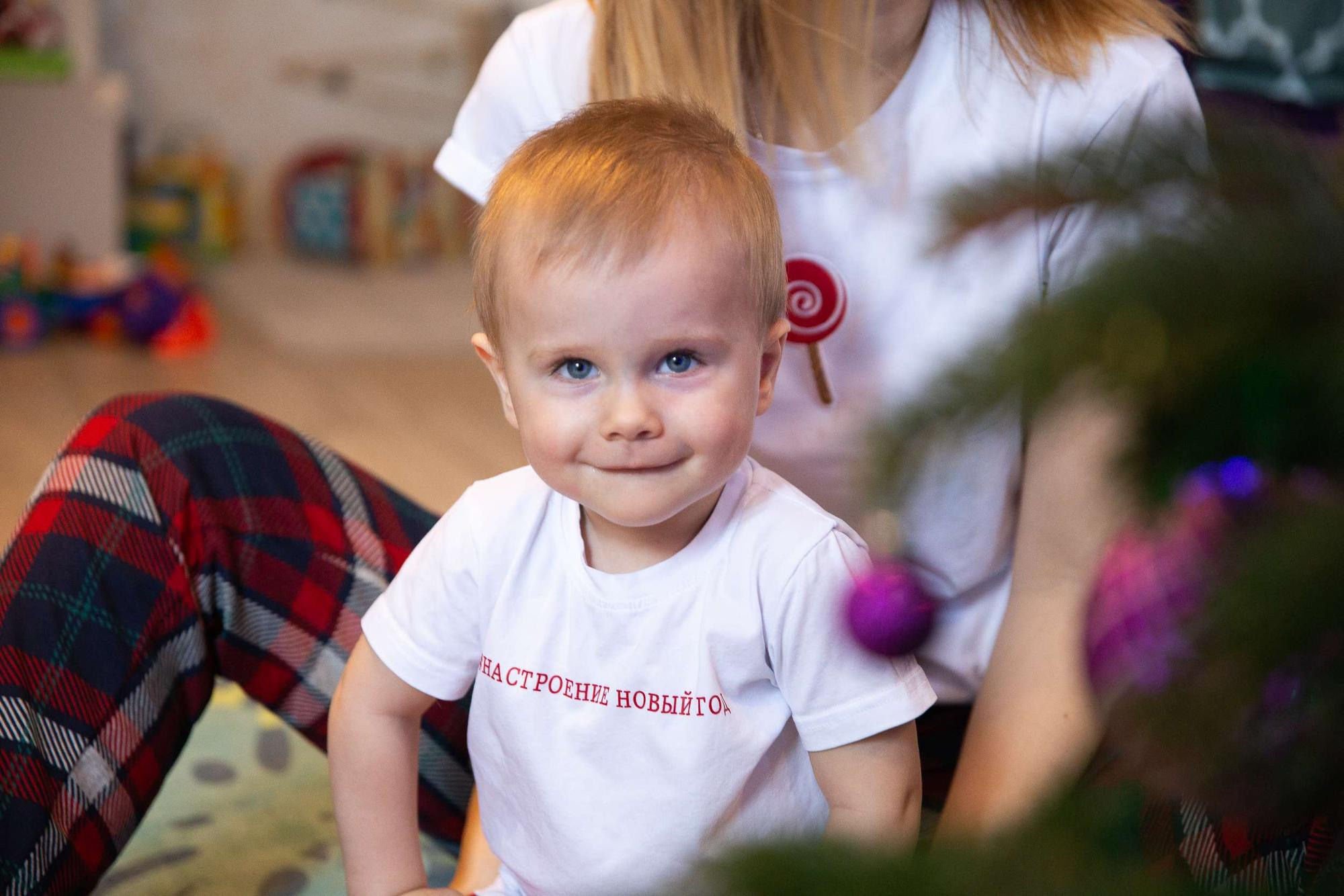 Новогодняя фотосессия в квартире для маленького мальчика и его мамы. Семейный и школьный фотограф в Москве Анна Ткач