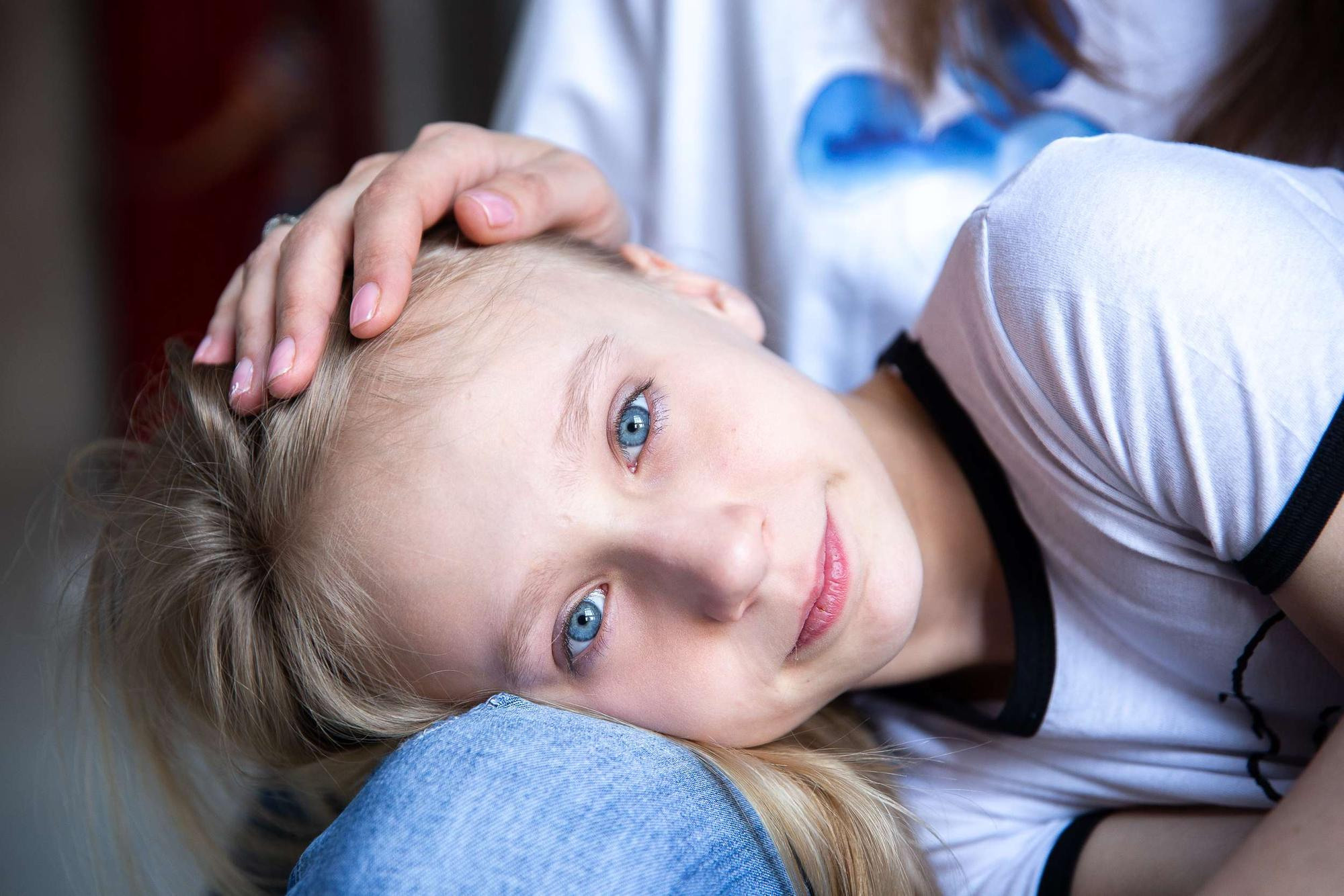 Студийная портретная фотосессия для мам и дочерей. Семейный и школьный фотограф в Москве Анна Ткач