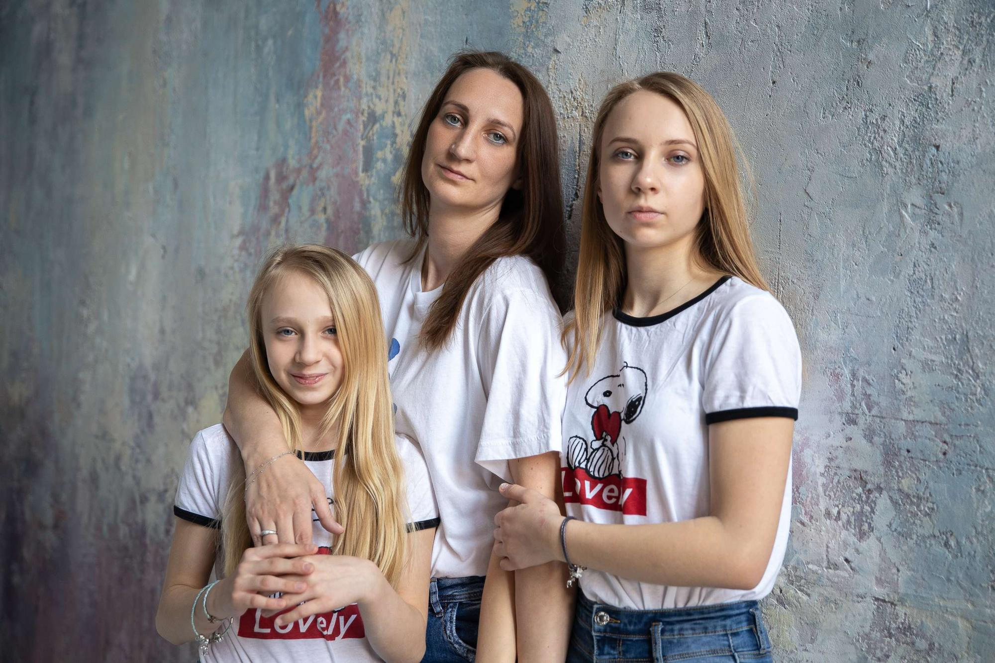 Студийная портретная фотосессия для мам и дочерей. Семейный и школьный фотограф в Москве Анна Ткач