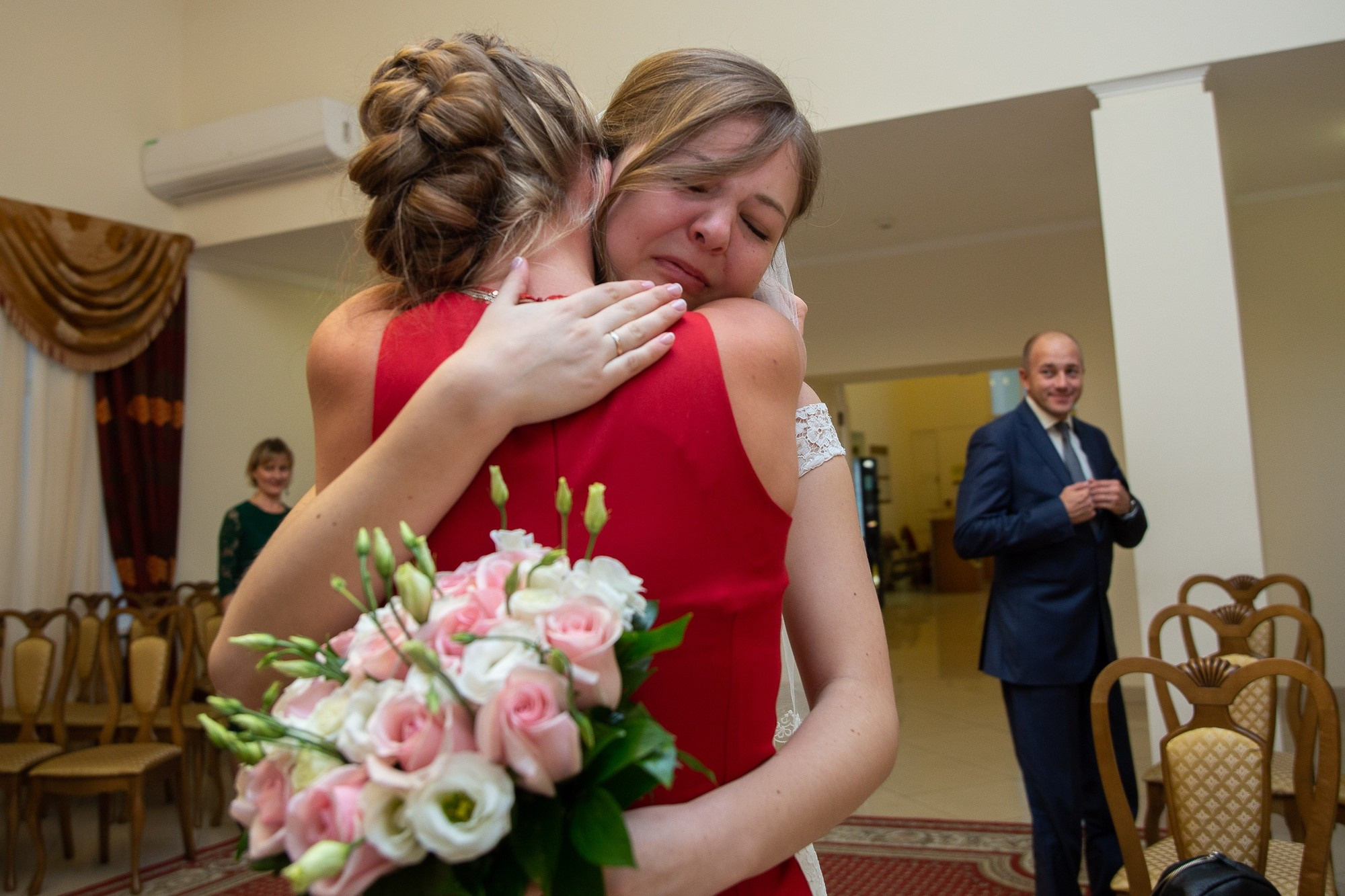 Свадебная прогулка для молодой пары на ВДНХ в Москве осенью. Семейный и школьный фотограф в Москве Анна Ткач