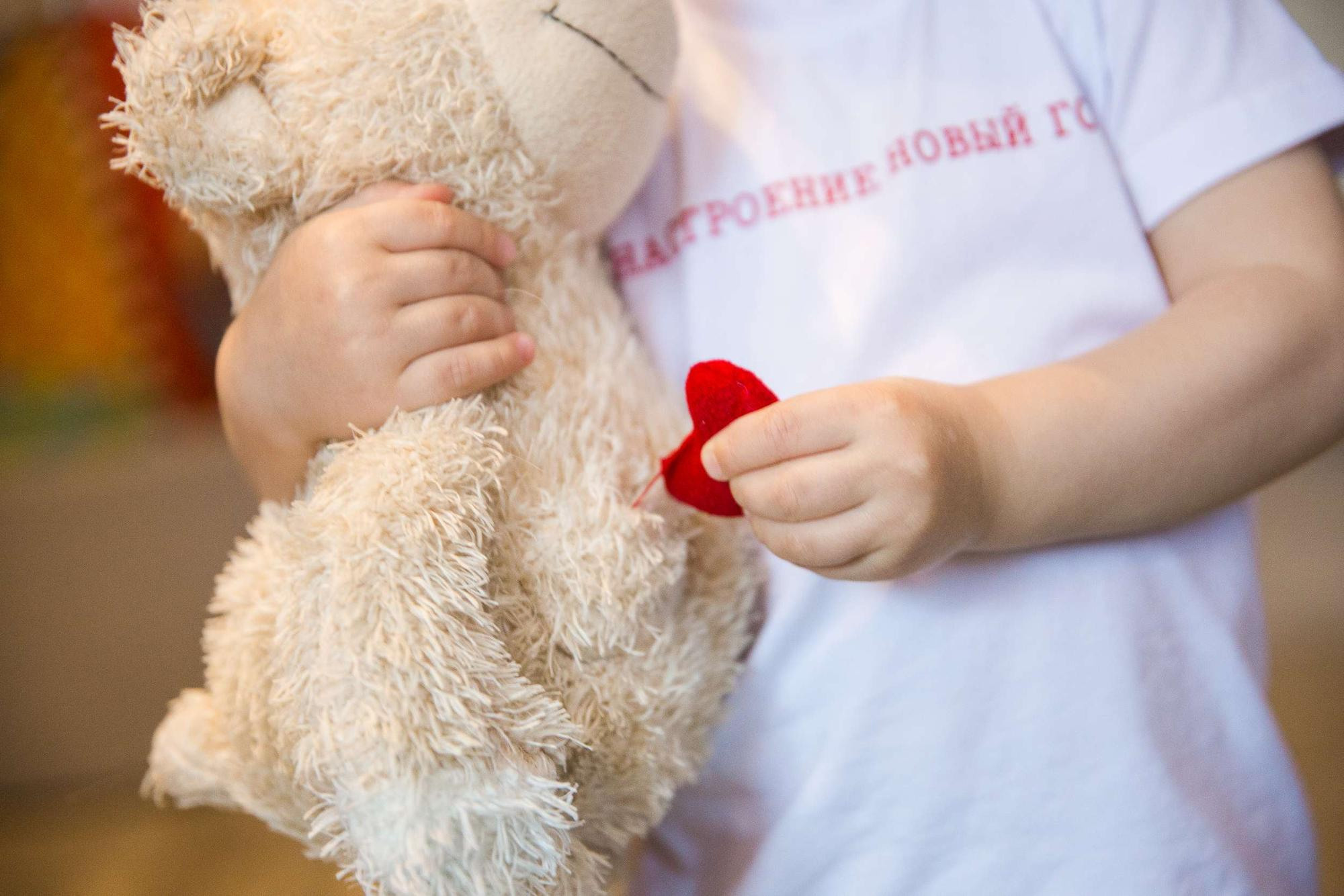 Новогодняя фотосессия в квартире для маленького мальчика и его мамы. Семейный и школьный фотограф в Москве Анна Ткач