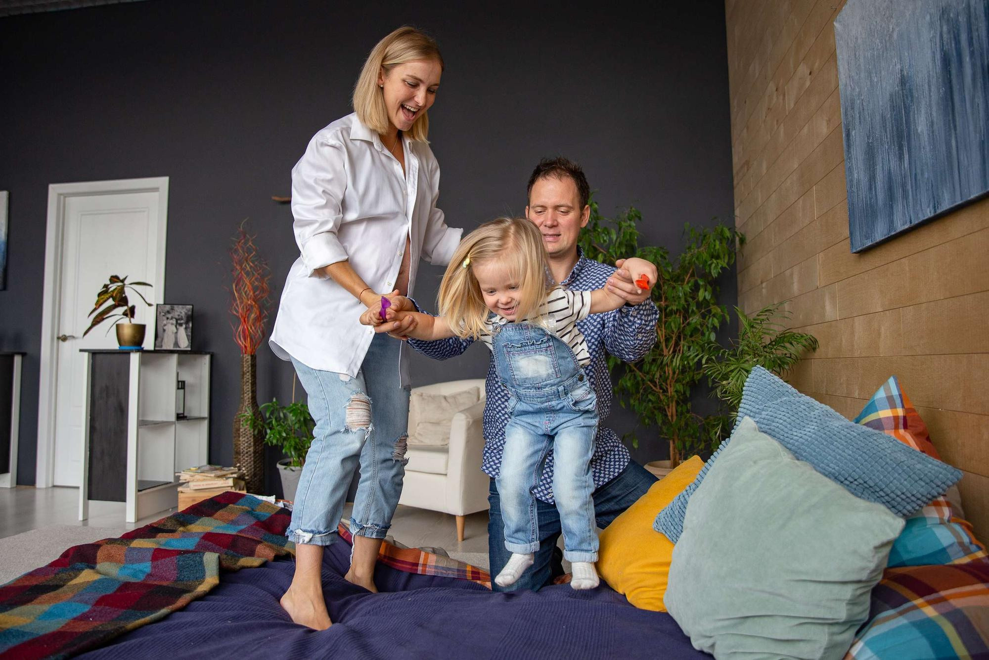 Студийная семейная съемка в ожидании второго малыша. Семейный и школьный фотограф в Москве Анна Ткач