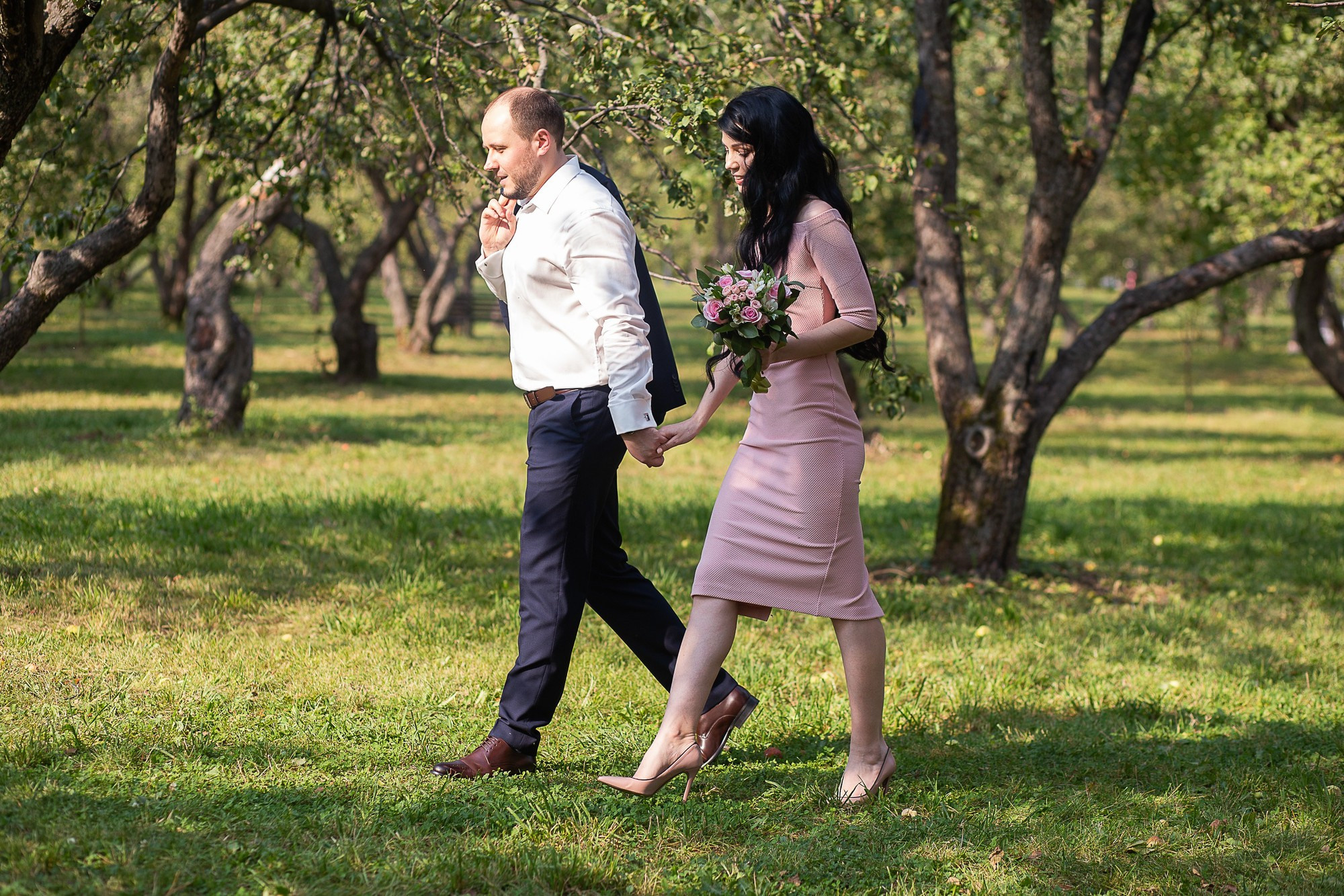 Свадебная прогулка в парке Коломенское в Москве летом. Семейный и школьный фотограф в Москве Анна Ткач