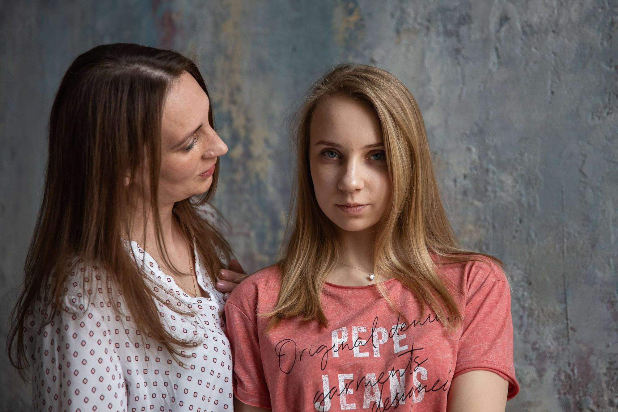 Студийная портретная фотосессия для мам и дочерей. Семейный и школьный фотограф в Москве Анна Ткач