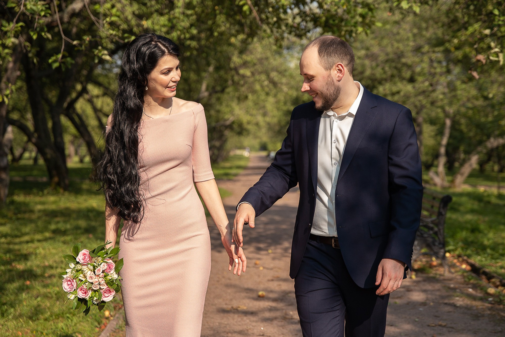 Свадебная прогулка в парке Коломенское в Москве летом. Семейный и школьный фотограф в Москве Анна Ткач