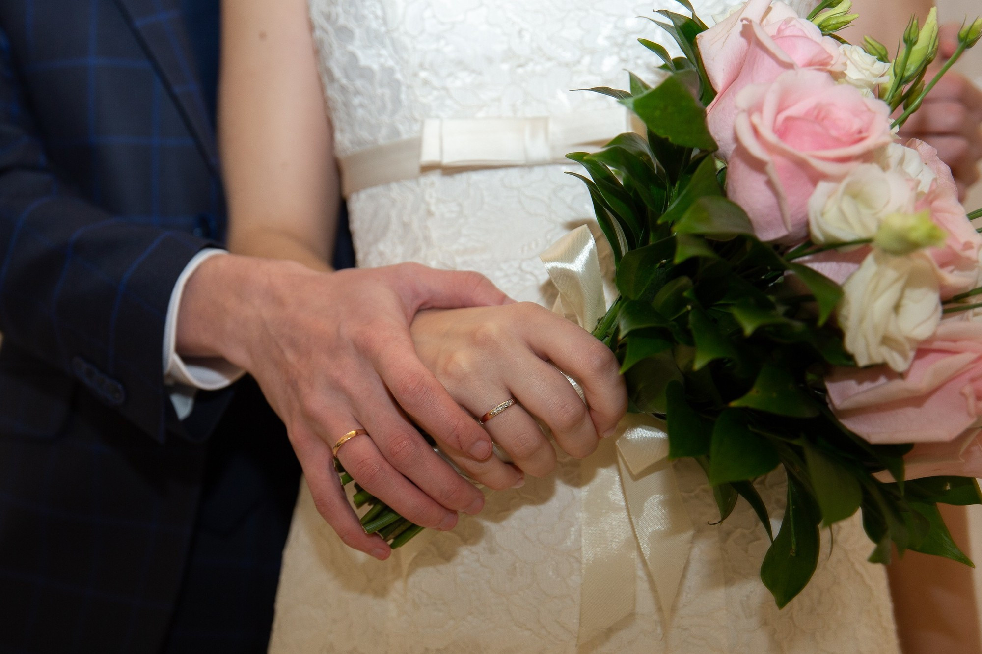 Свадебная прогулка для молодой пары на ВДНХ в Москве осенью. Семейный и школьный фотограф в Москве Анна Ткач