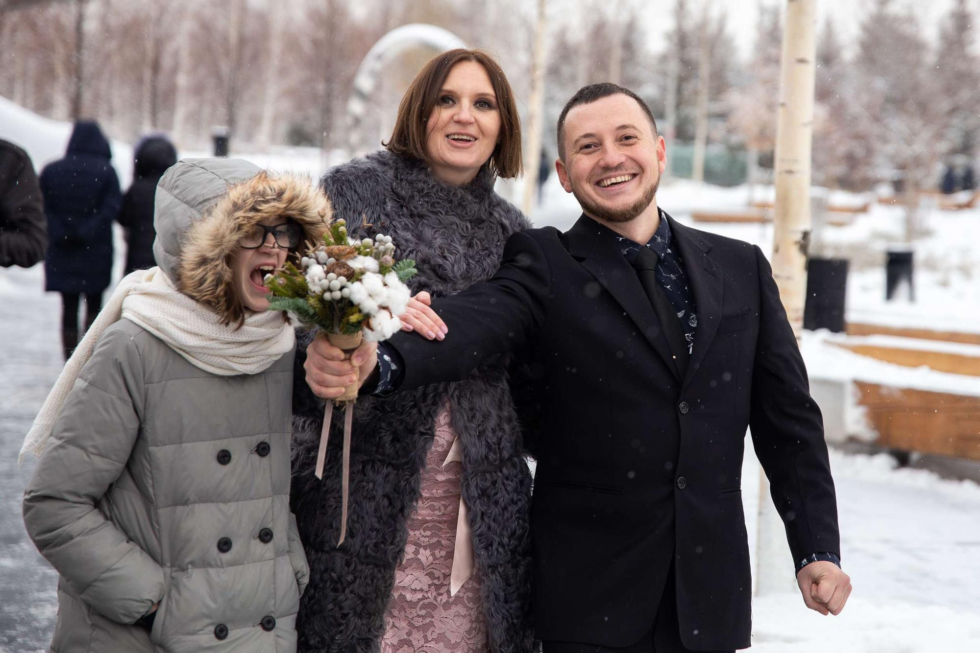 Свадебная фотопрогулка для беременной пары в Москве зимой. Семейный и школьный фотограф в Москве Анна Ткач