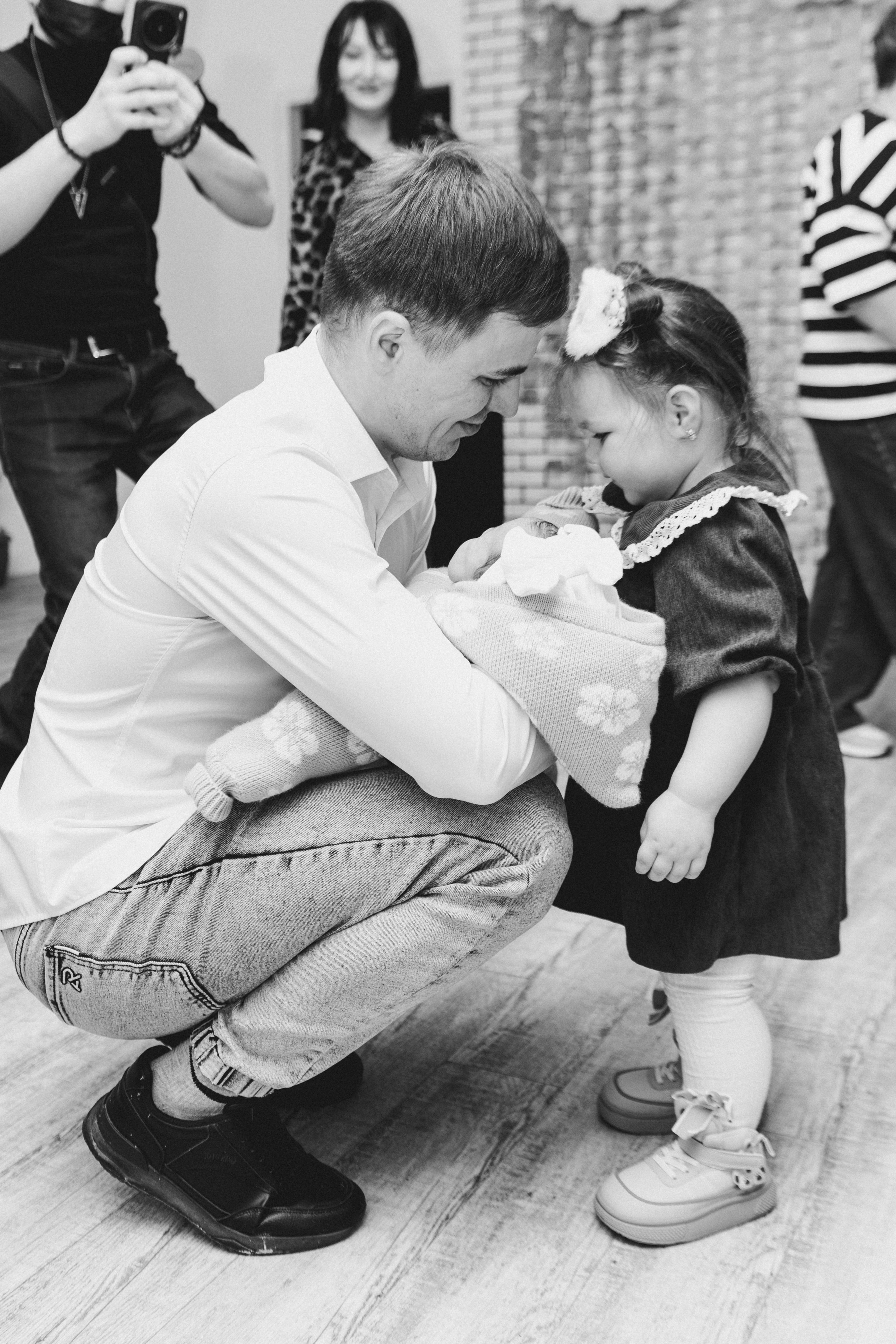 Выписка Алины и Евы из перинатального центра № 2. Семейный фотограф Софи Симакова в Волгограде и Волжском