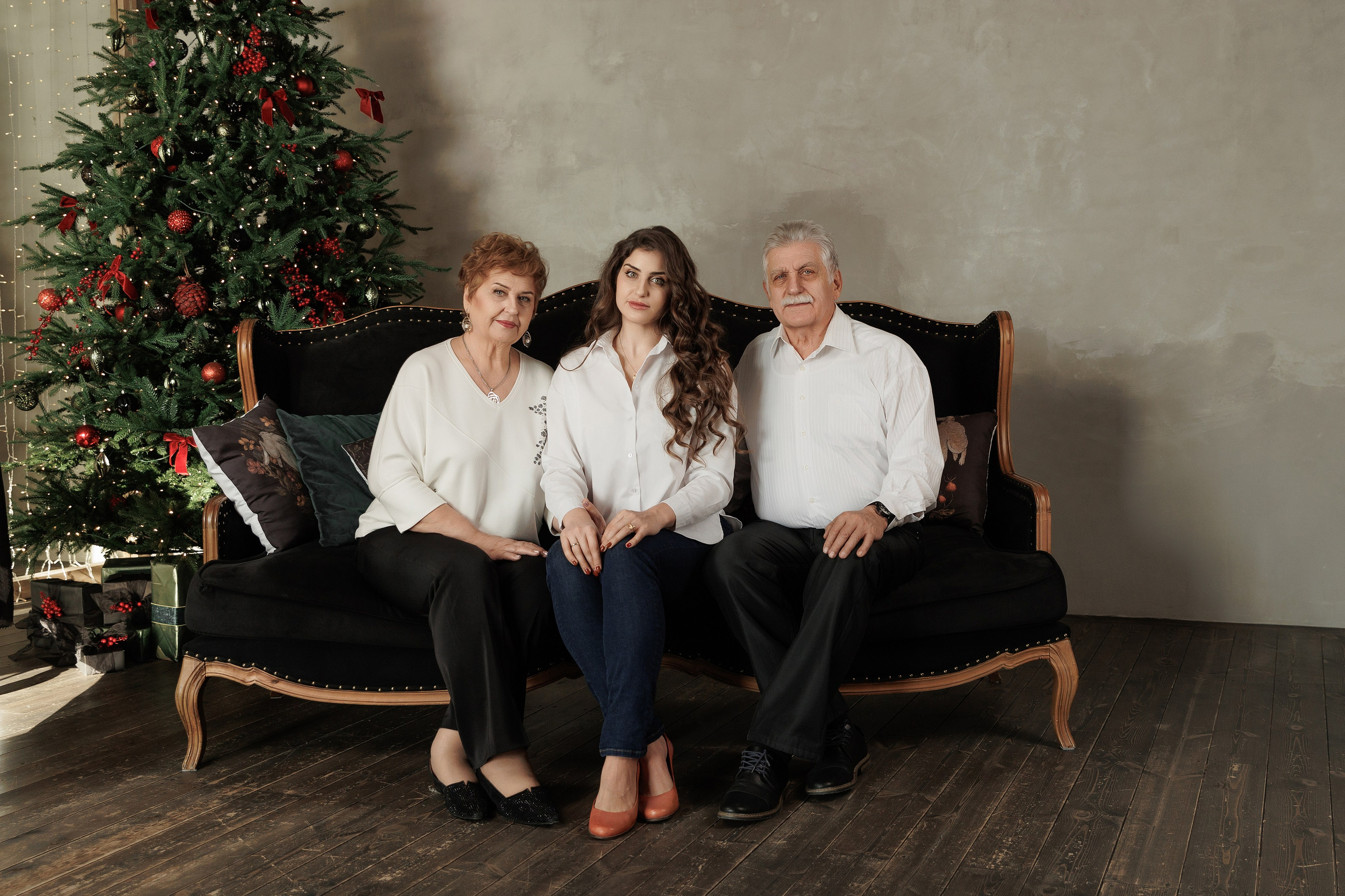 Наталья с семьей. Фотограф женского портрета, беременности и материнства Харькова Елена