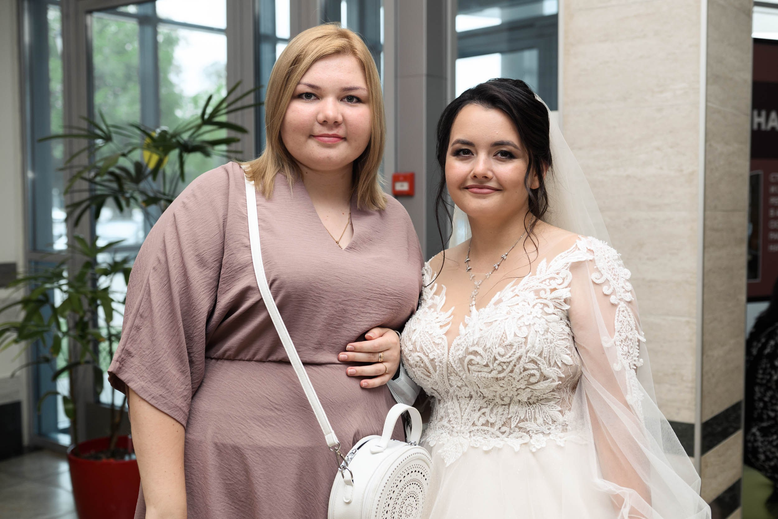 Свадебная фотосессия Царицынский парк. Фотограф Москва Настя Профотовна. Репортажные, свадебные и контент фотосессии