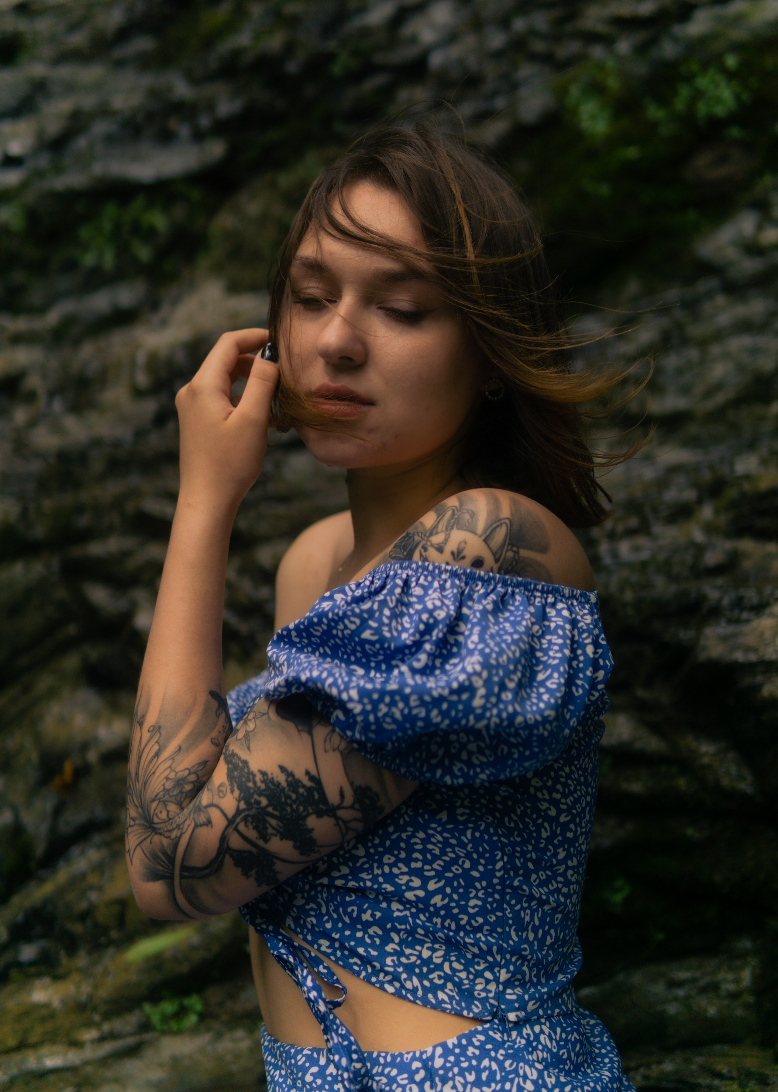 Алина на водопаде. Главная