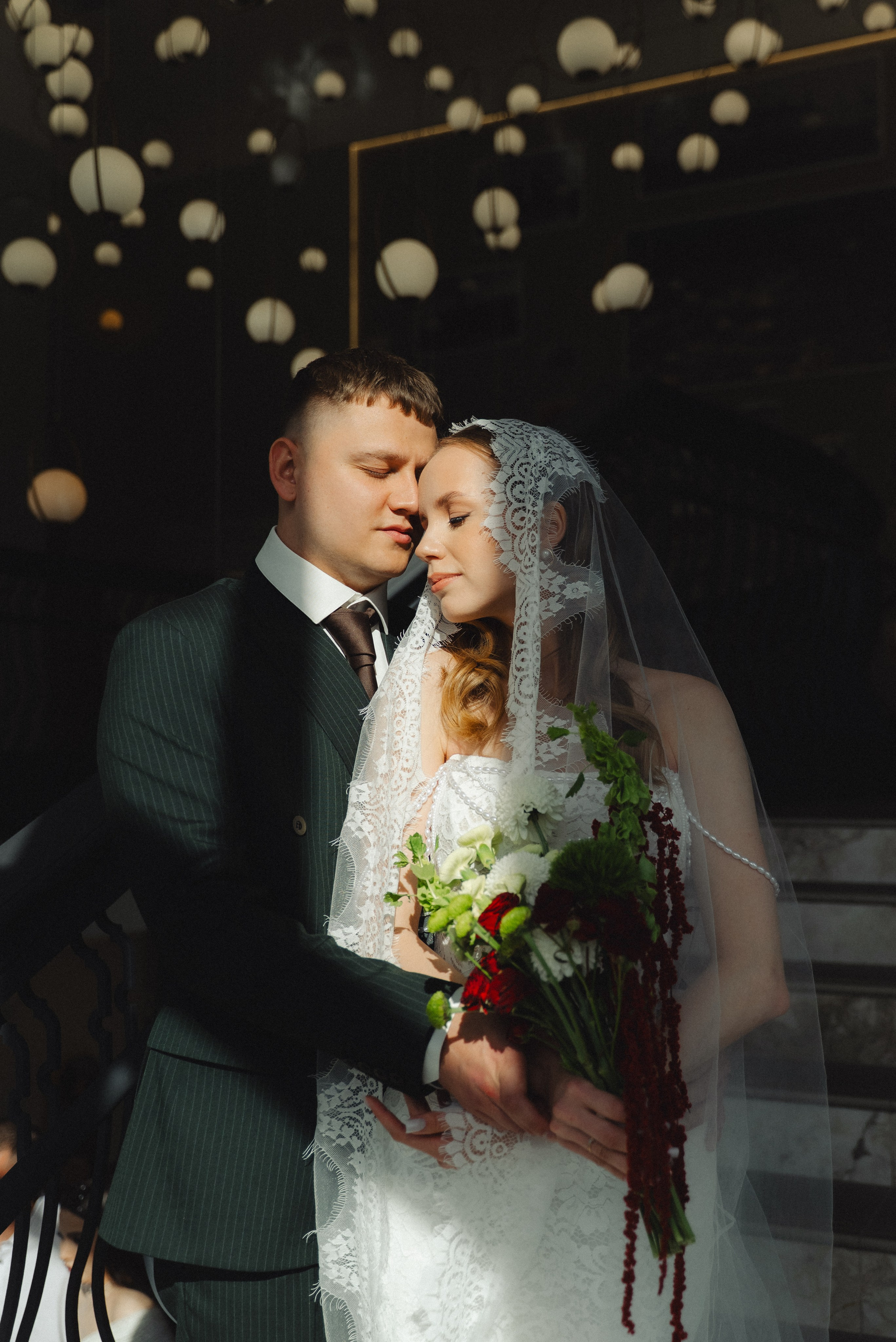 У Загса. Портретный и семейный фотограф в Екатеринбурге Мишина Татьяна